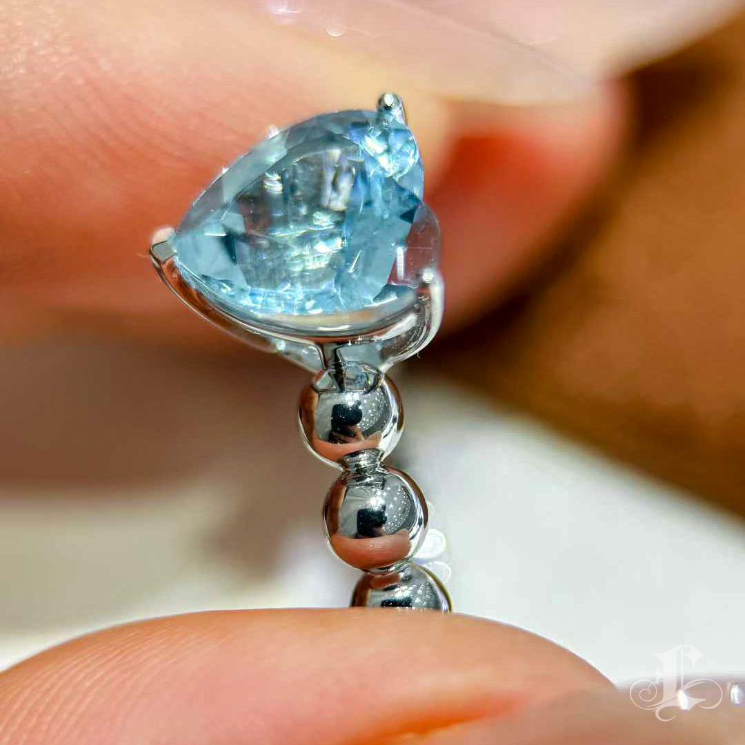 【Énigma】Heart's Ocean Bague en or blanc 18 carats avec aigue-marine taillée en cœur de 2,6ct en vente 1