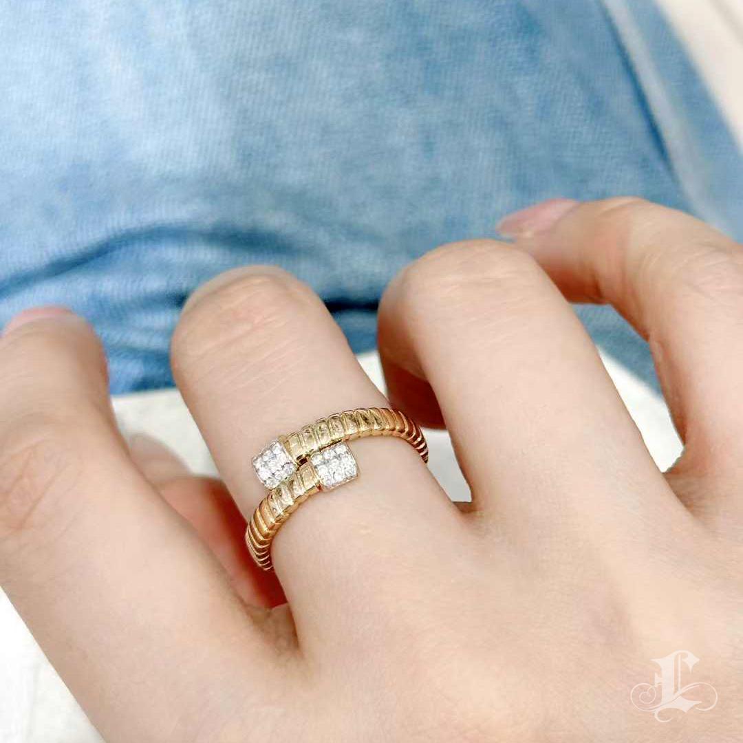 Taille ronde 【Énigma】Italian Flexible Diamond Ring in 18K Gold, 0.18ct en vente