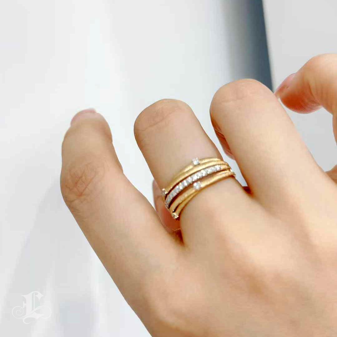 【Énigma】Italienischer Matte Gold Flow Ring mit 0,25ct Diamanten in 18K (Rundschliff) im Angebot