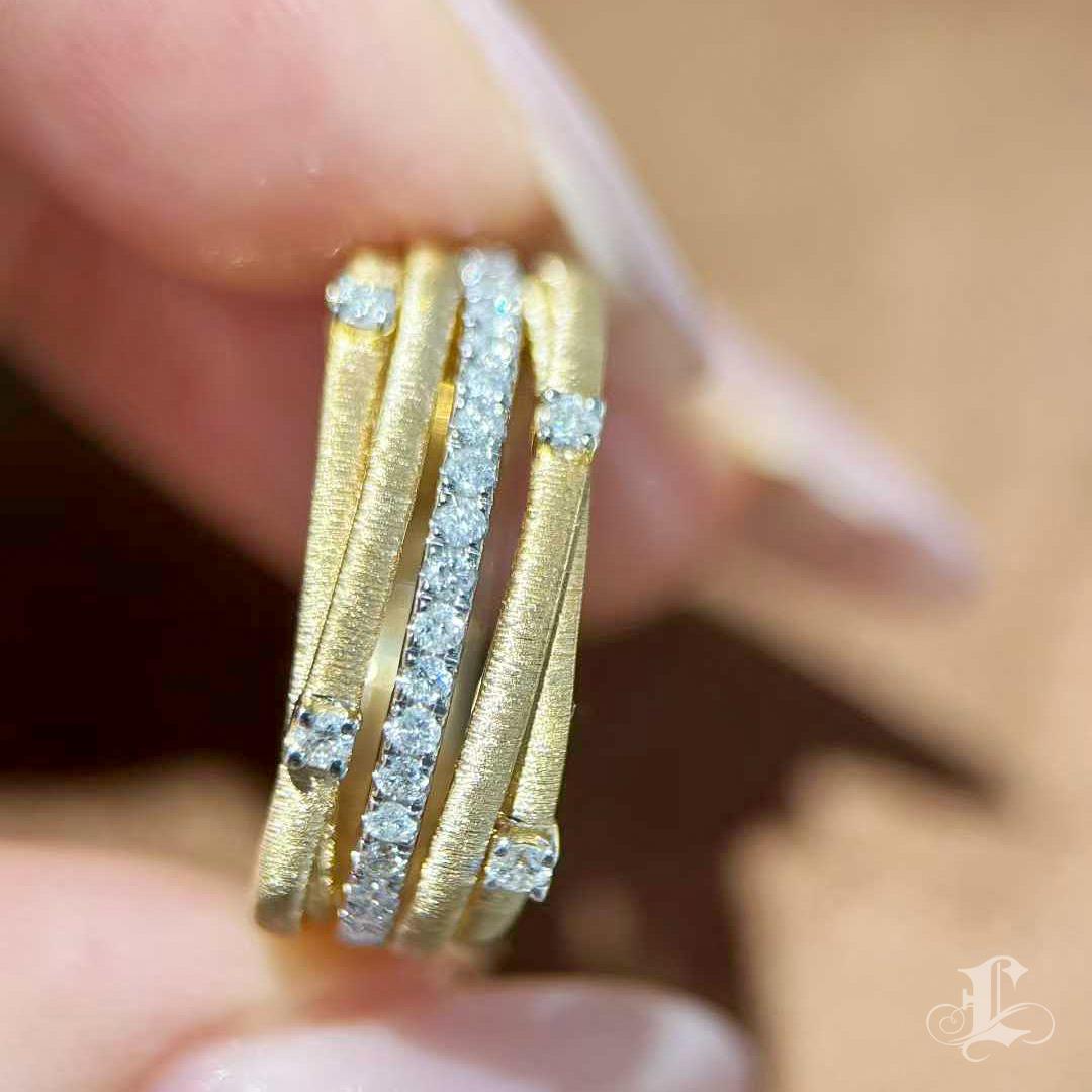 【Énigma】Italienischer Matte Gold Flow Ring mit 0,25ct Diamanten in 18K im Angebot 1