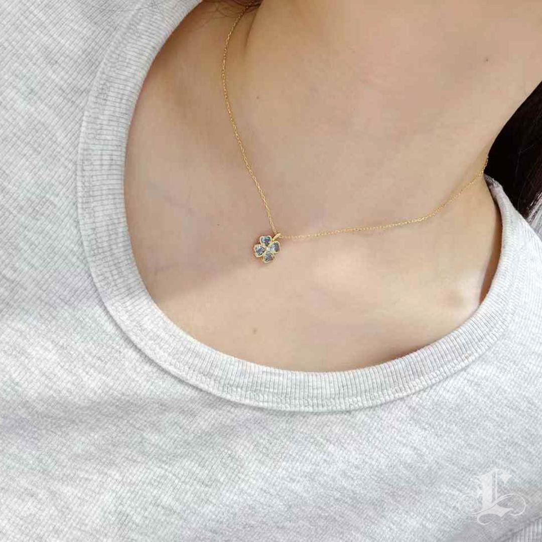 Taille cœur 【Énigma】Lucky Clover Heart-Cut Aquamarine & Diamond 18k Gold Necklace en vente