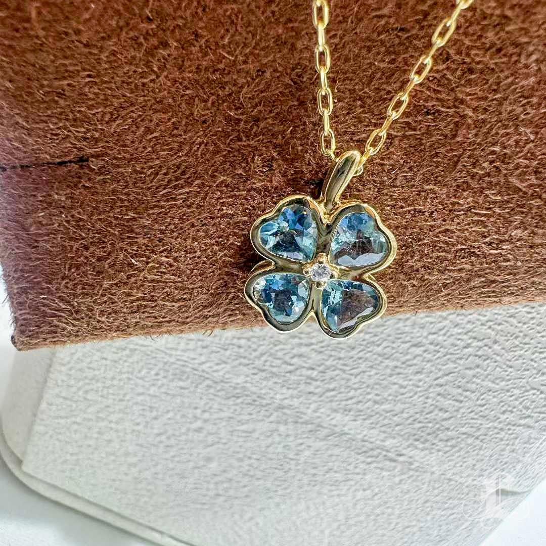 【Énigma】Lucky Clover Heart-Cut Aquamarine & Diamond 18k Gold Necklace en vente 1