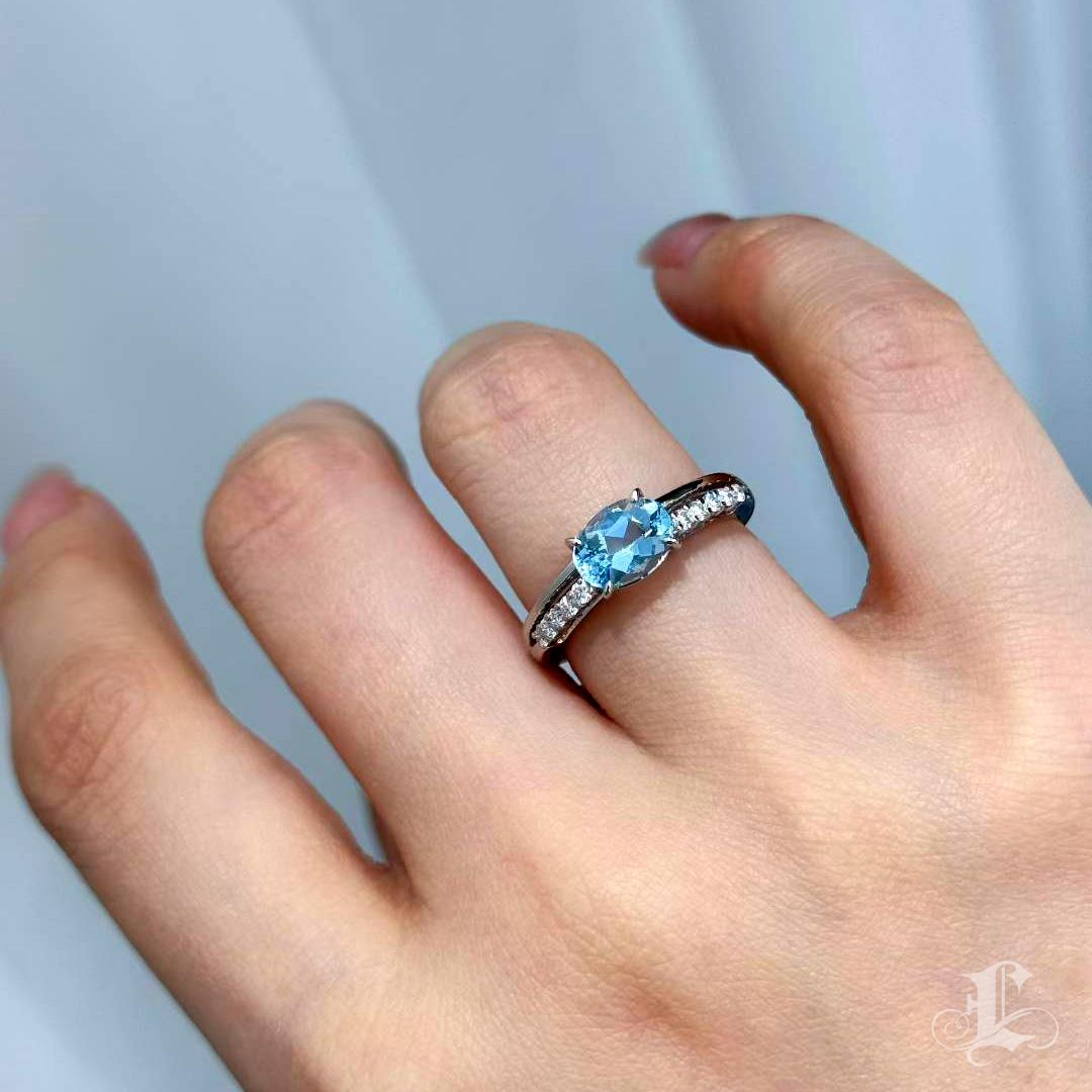 Brilliant Cut 【Énigma】Lumière Fine Petite 0.97ct Saint Maria Aquamarine & Diamond Ring For Sale
