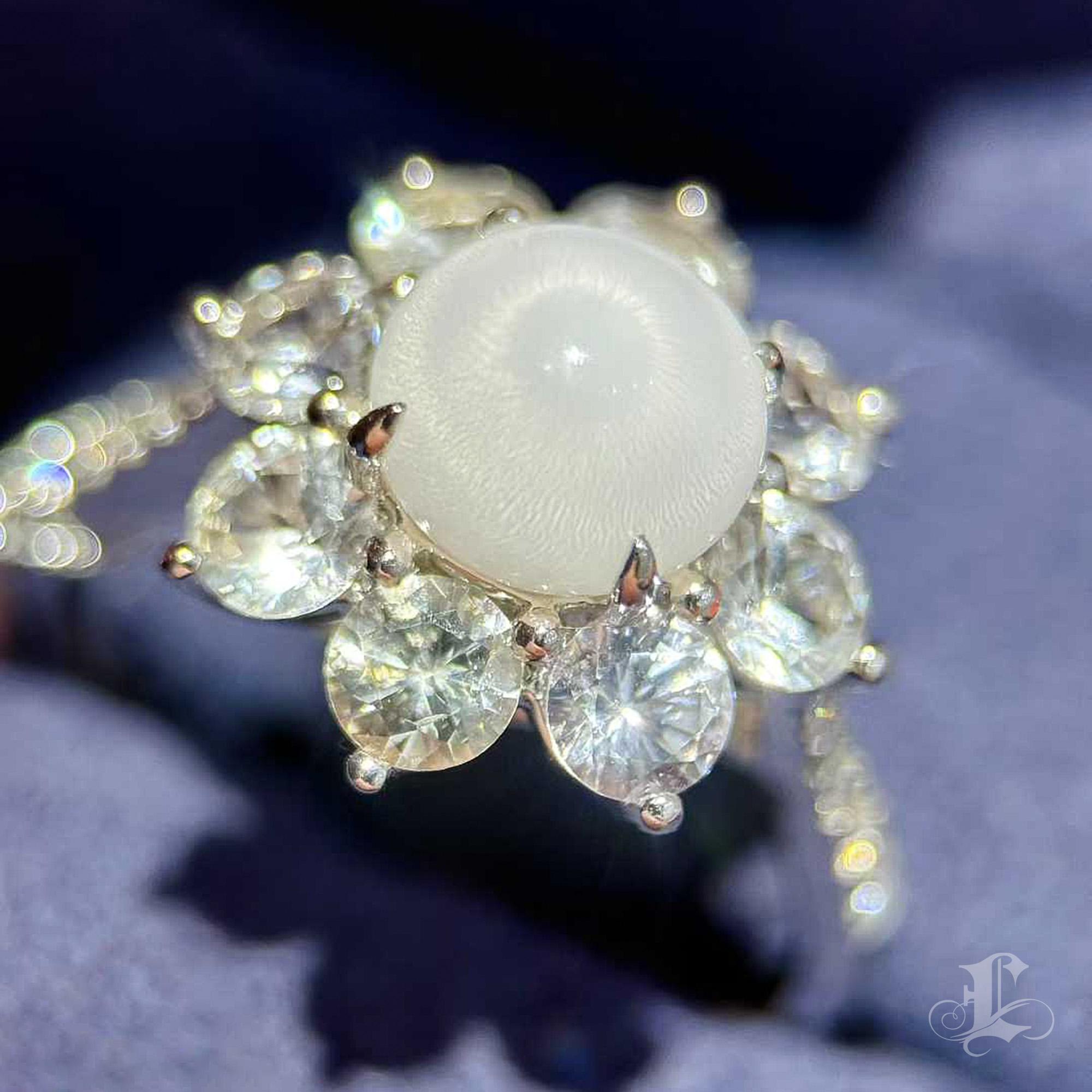 【Énigma】Lunaria Halo Riesenmuschel Perle & Weißer Saphir Ring im Angebot 4