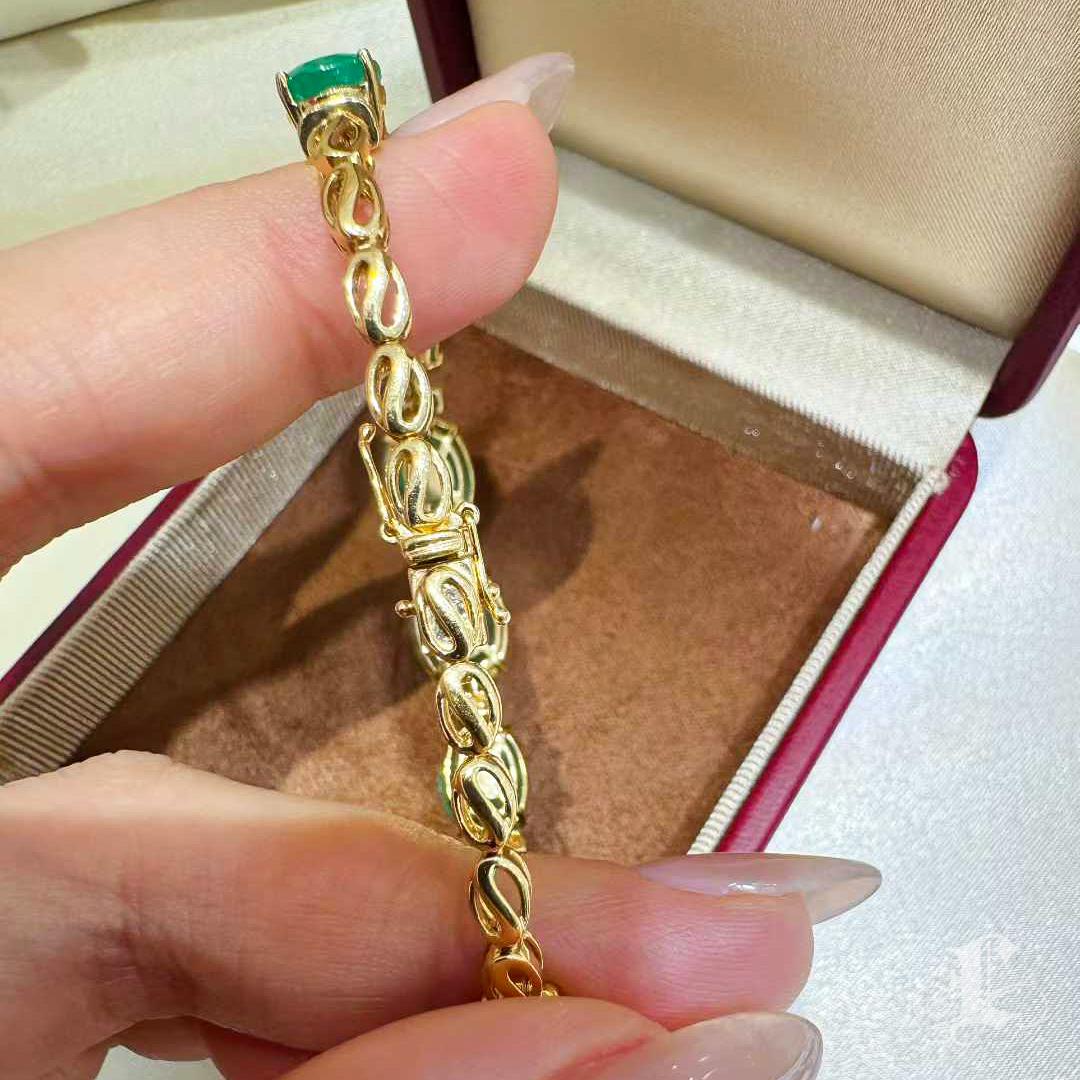 【Énigma】Majestic Emerald Bracelet — 23.78ct Vivid Green Emeralds with Diamonds For Sale 6