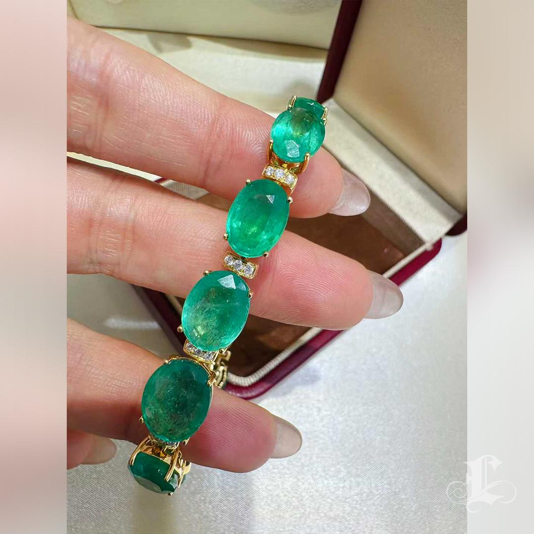 【Énigma】Majestic Emerald Bracelet — 23.78ct Vivid Green Emeralds with Diamonds For Sale 2