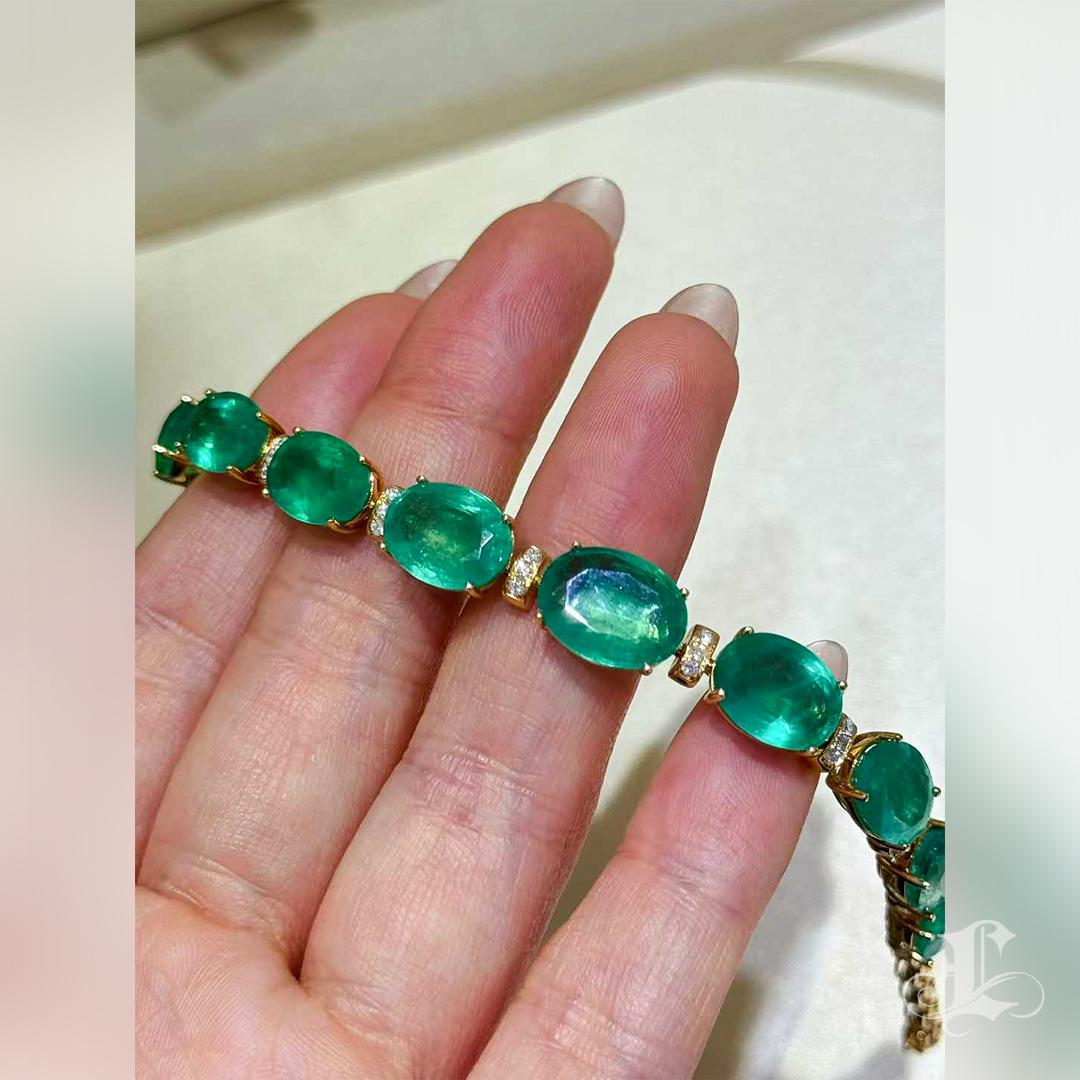 【Énigma】Majestic Emerald Bracelet — 23.78ct Vivid Green Emeralds with Diamonds For Sale 4