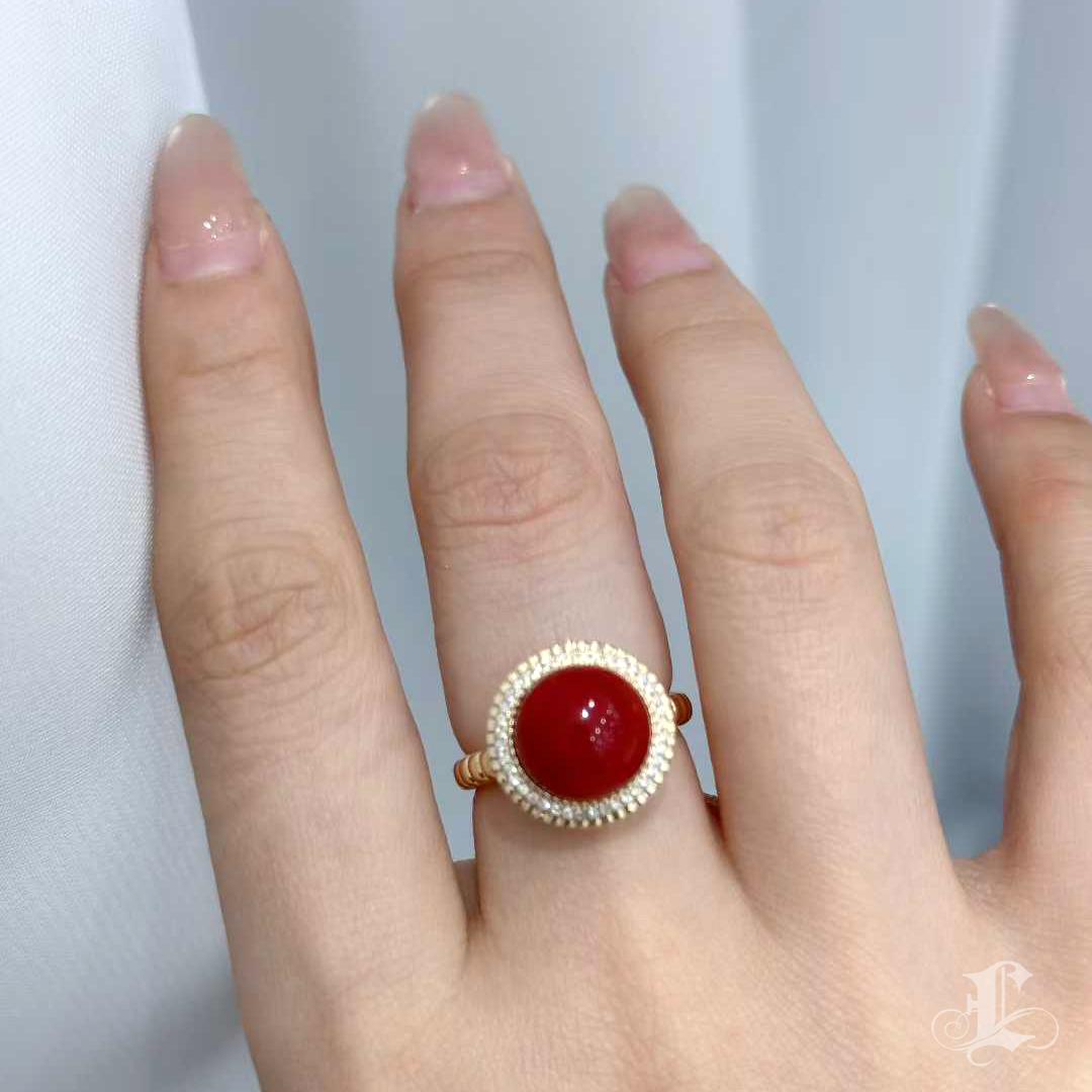 Taille ronde 【Énigma】Only One Imperial Flame Oxblood Red Coral Diamond Ring en vente