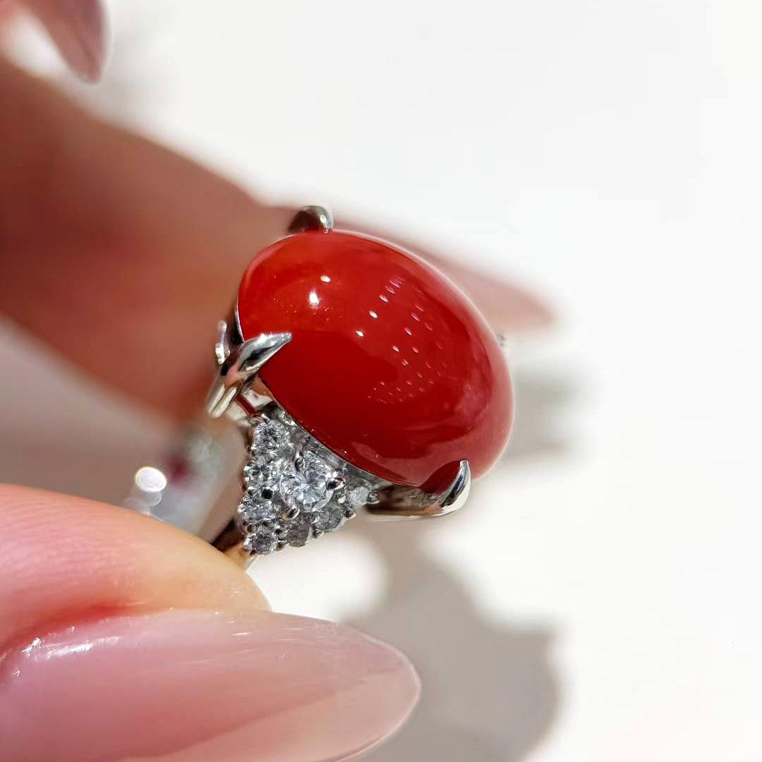 【Énigma】Único cabujón de coral japonés Aka y anillo de diamantes en platino en venta 2