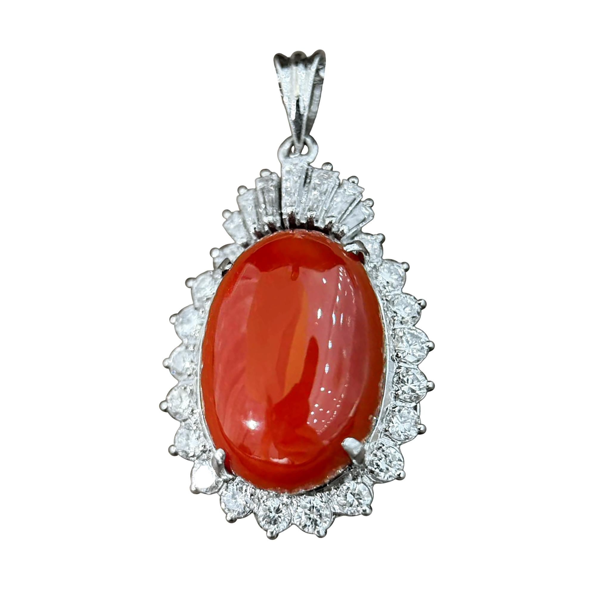 Solo un corallo di sangue di bue naturale e un ciondolo di platino con diamante da 1,09 carati. in vendita 3