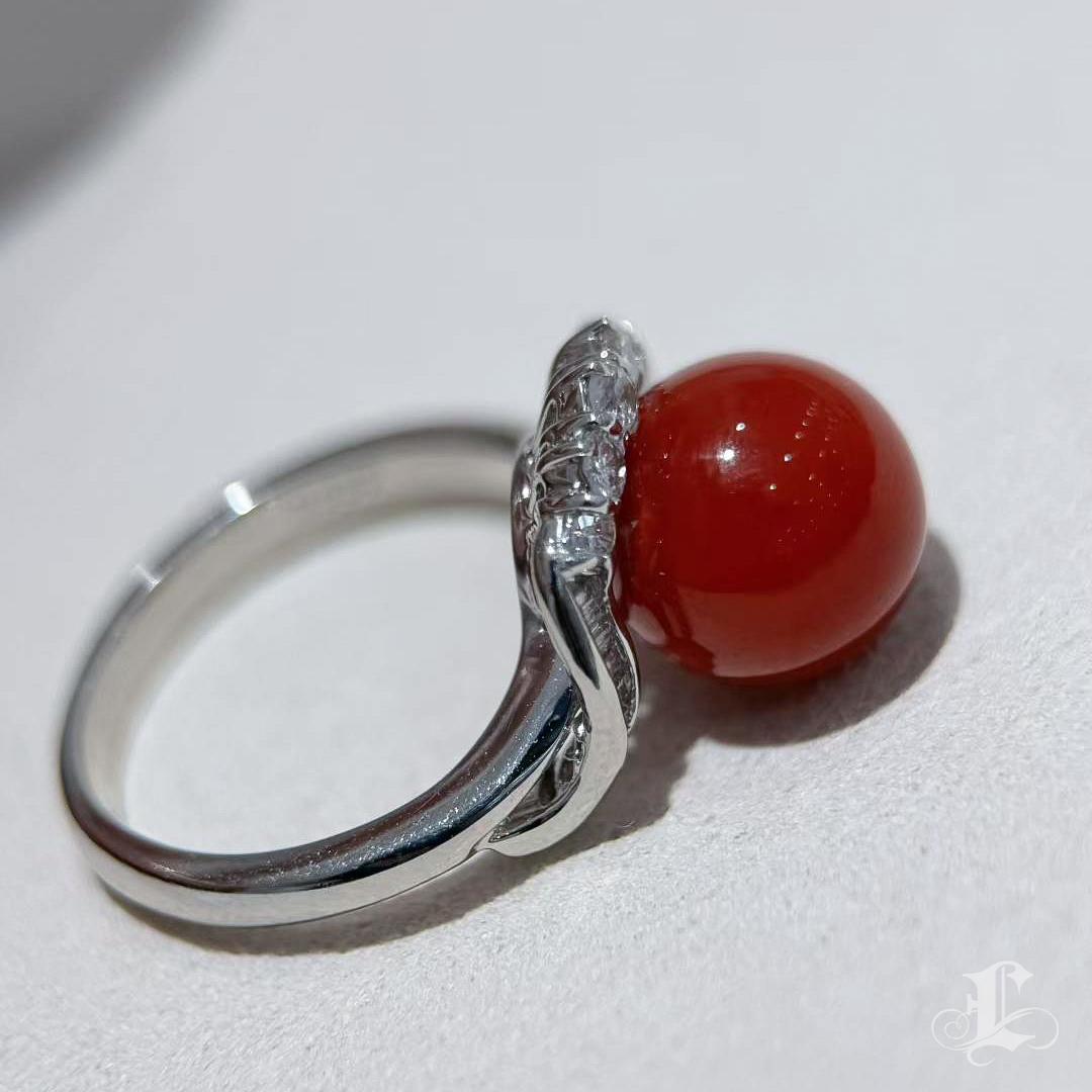 【Énigma】Único Anillo de Diamantes de Coral Natural Aka Llama de Oxblood en venta 5