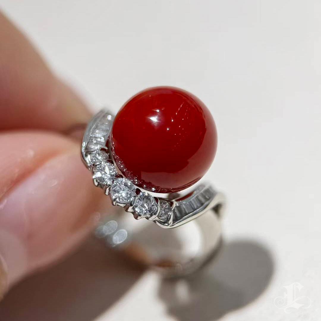 De las mujeres 【Énigma】Único Anillo de Diamantes de Coral Natural Aka Llama de Oxblood en venta