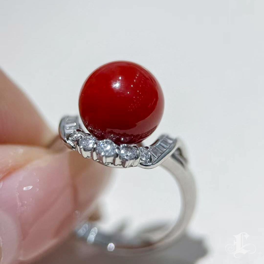 【Énigma】Único Anillo de Diamantes de Coral Natural Aka Llama de Oxblood en venta 1