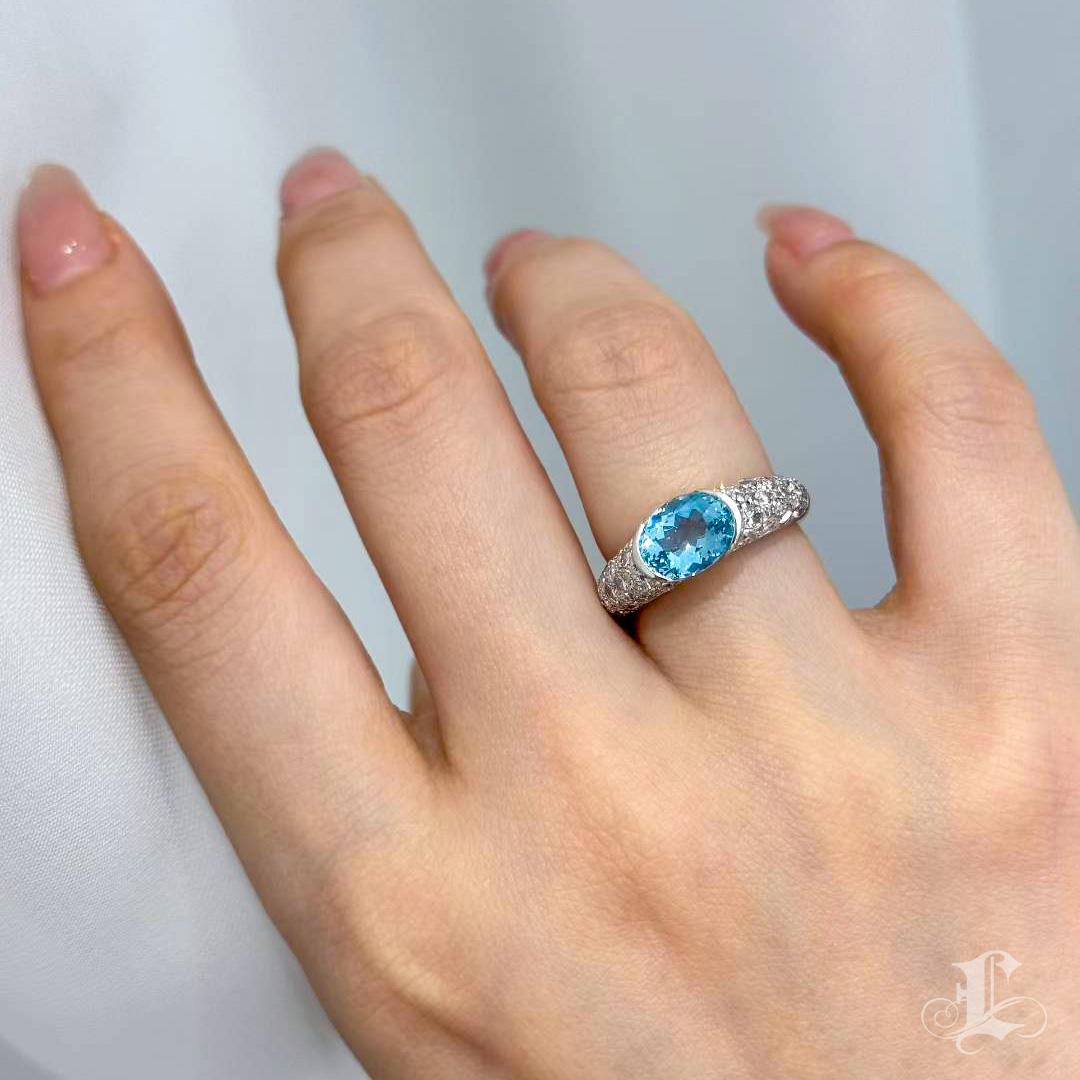 Brilliant Cut 【Énigma】1.66ct Santa Maria Blue Aquamarine & Diamond Pavé Ring in Platinum For Sale