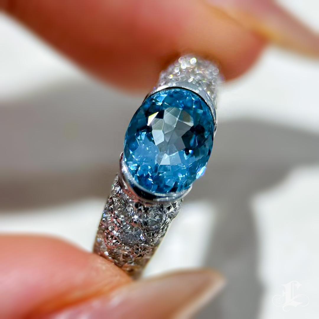 【Énigma】1.66ct Santa Maria Blue Aquamarine & Diamond Pavé Ring in Platinum For Sale 2
