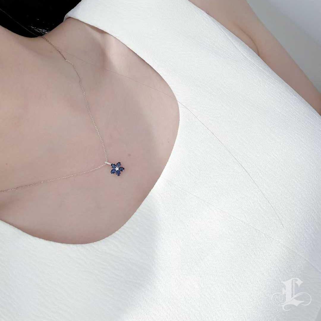 【Énigma】Sapphire Bloom - Königsblau 1.2ct Saphir Diamant Anhänger Halskette (Ovalschliff) im Angebot