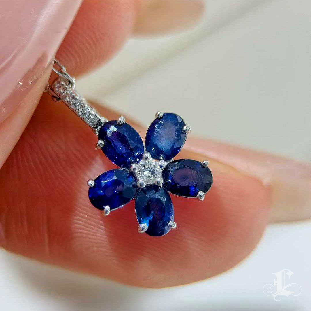 【Énigma】Sapphire Bloom - Königsblau 1.2ct Saphir Diamant Anhänger Halskette im Angebot 1