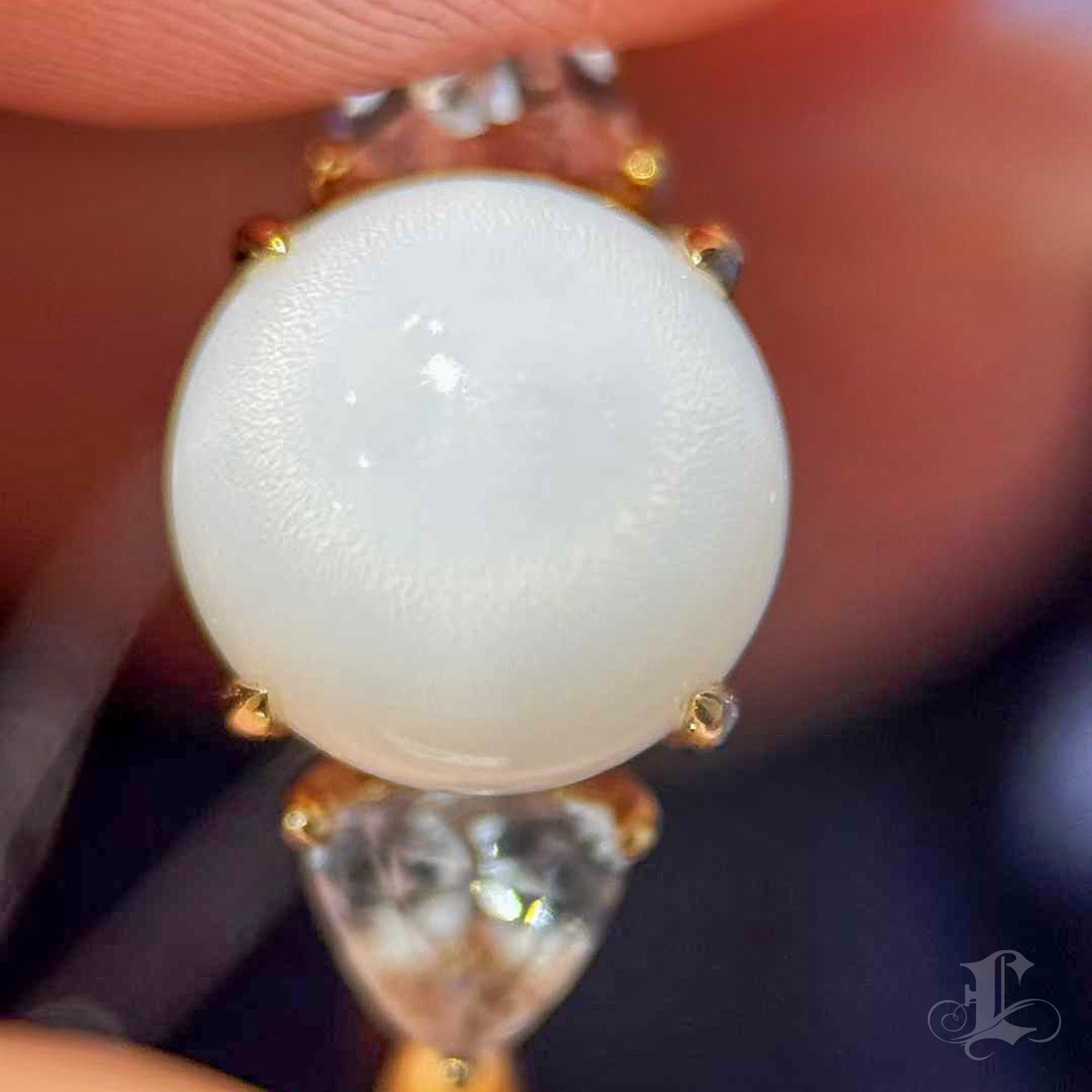 【Énigma】Aurora Silenziosa 3,3ct Perla Gigante e Zaffiro Bianco Anello in vendita 2