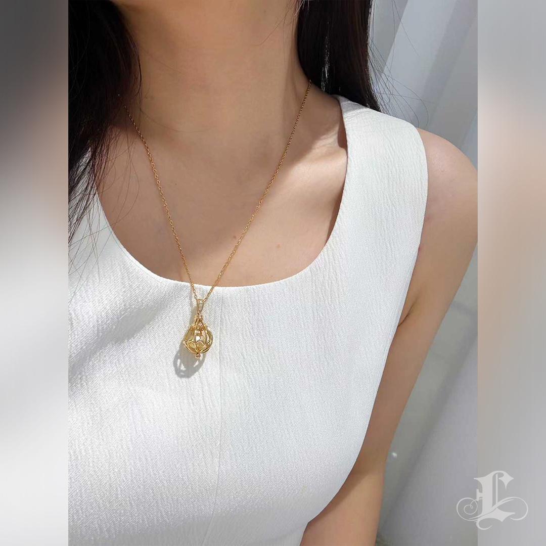 Uncut 【Énigma】TASAKI 18K Gold Diamond South Sea Golden Pearl Cage Pendant Necklace For Sale