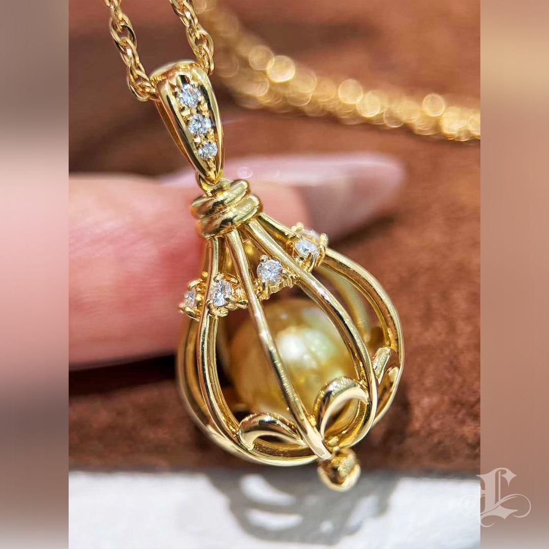 Women's 【Énigma】TASAKI 18K Gold Diamond South Sea Golden Pearl Cage Pendant Necklace For Sale