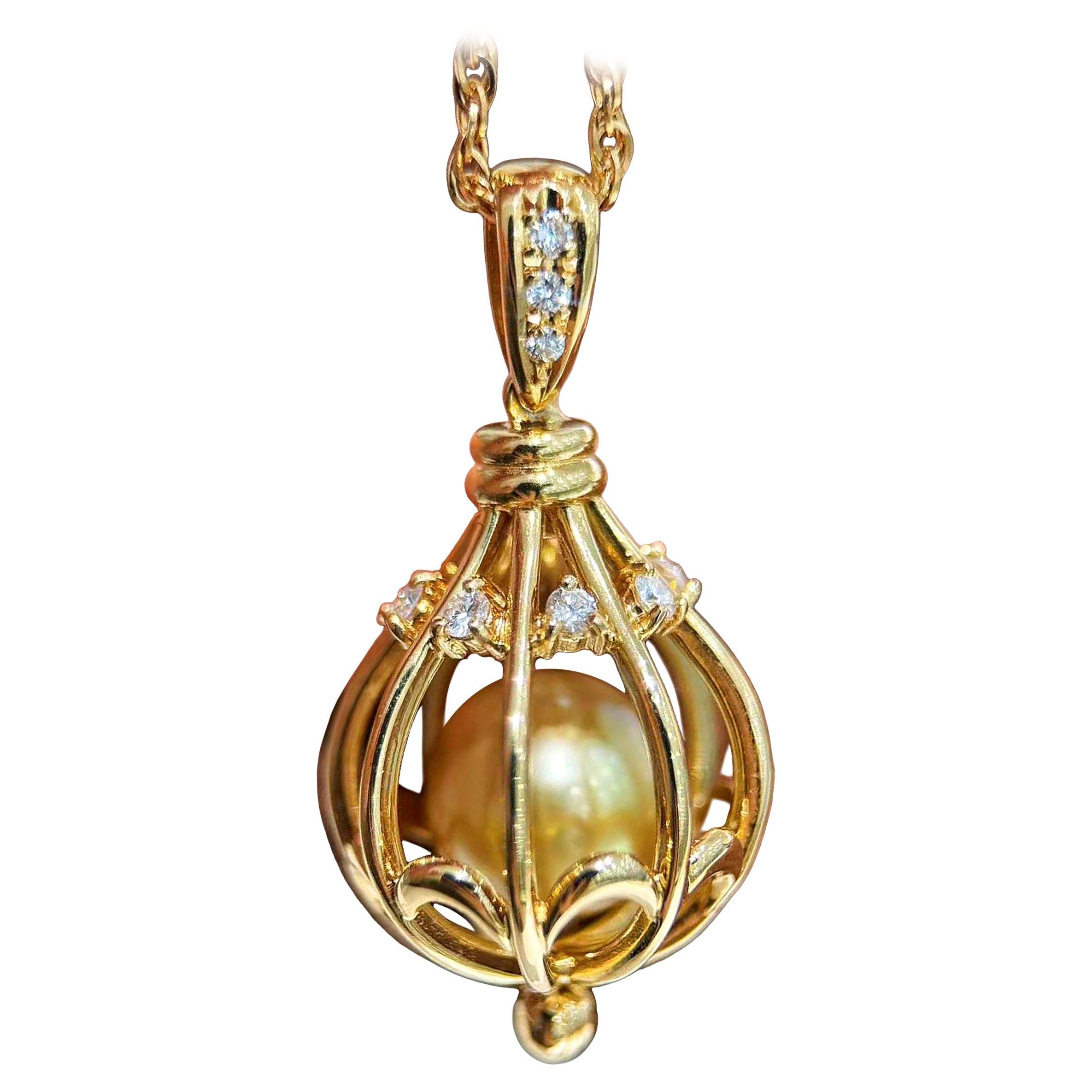 【Énigma】TASAKI 18K Gold Diamond South Sea Golden Pearl Cage Pendant Necklace For Sale