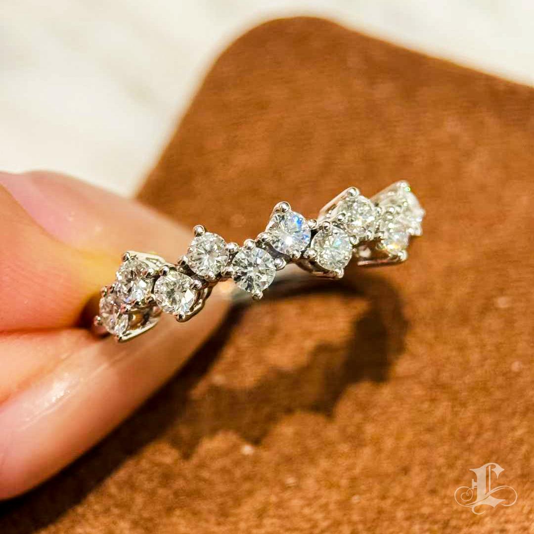 【Énigma】 TASAKI - Anello a fascia con diamante eternità in platino In condizioni Nuovo in vendita a New York, NY