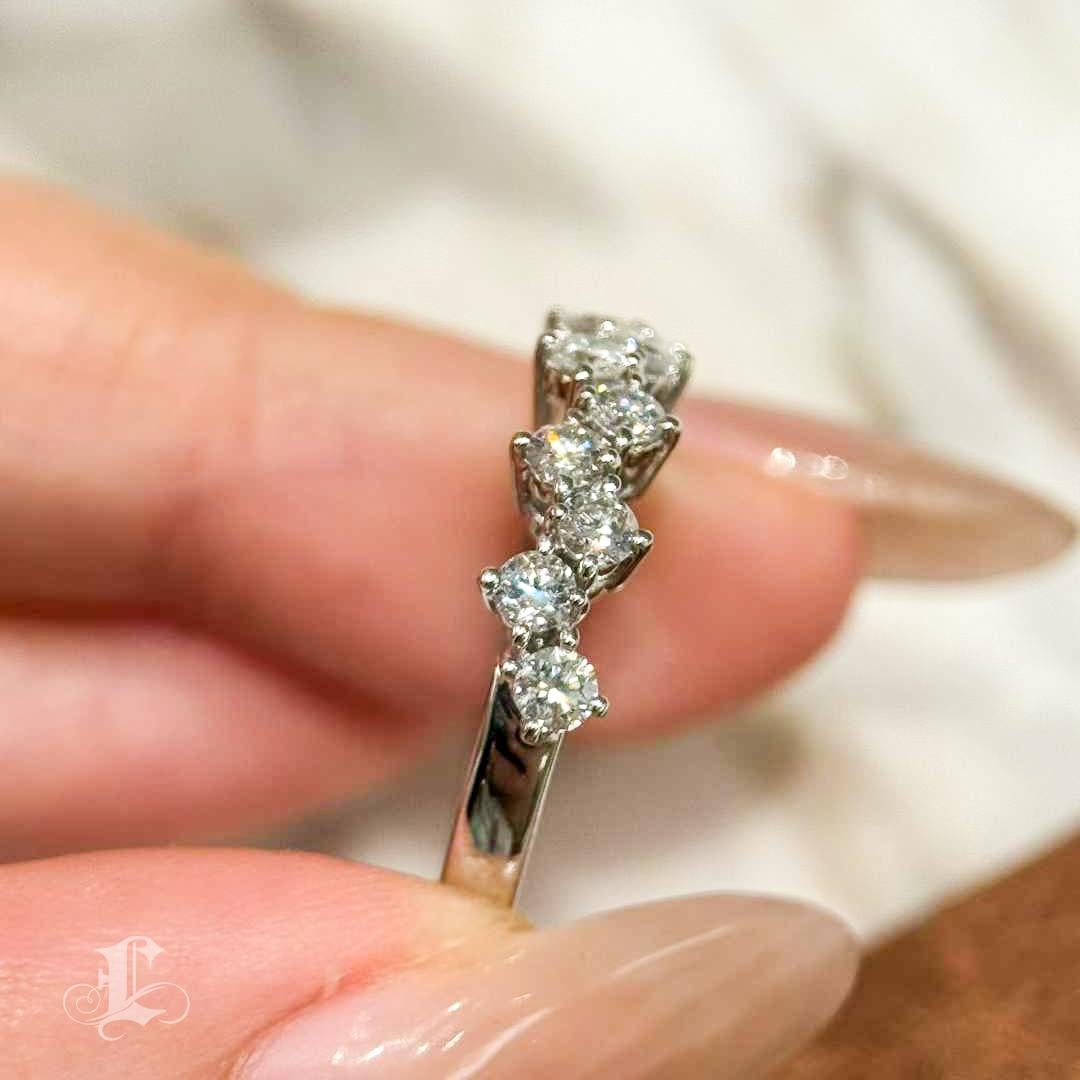 【Énigma】 TASAKI - Anello a fascia con diamante eternità in platino in vendita 3