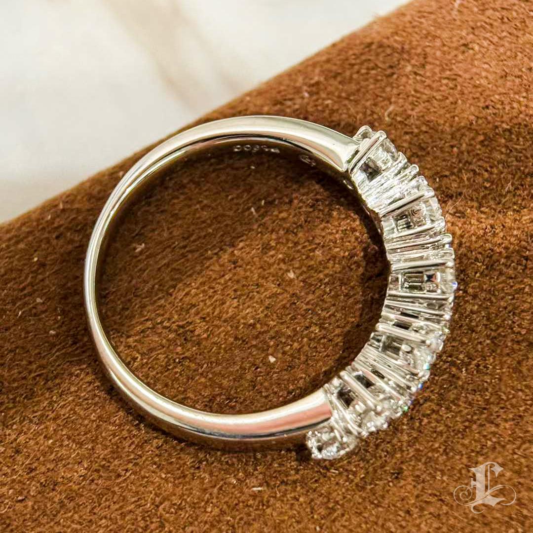 【Énigma】 TASAKI - Anello a fascia con diamante eternità in platino in vendita 4