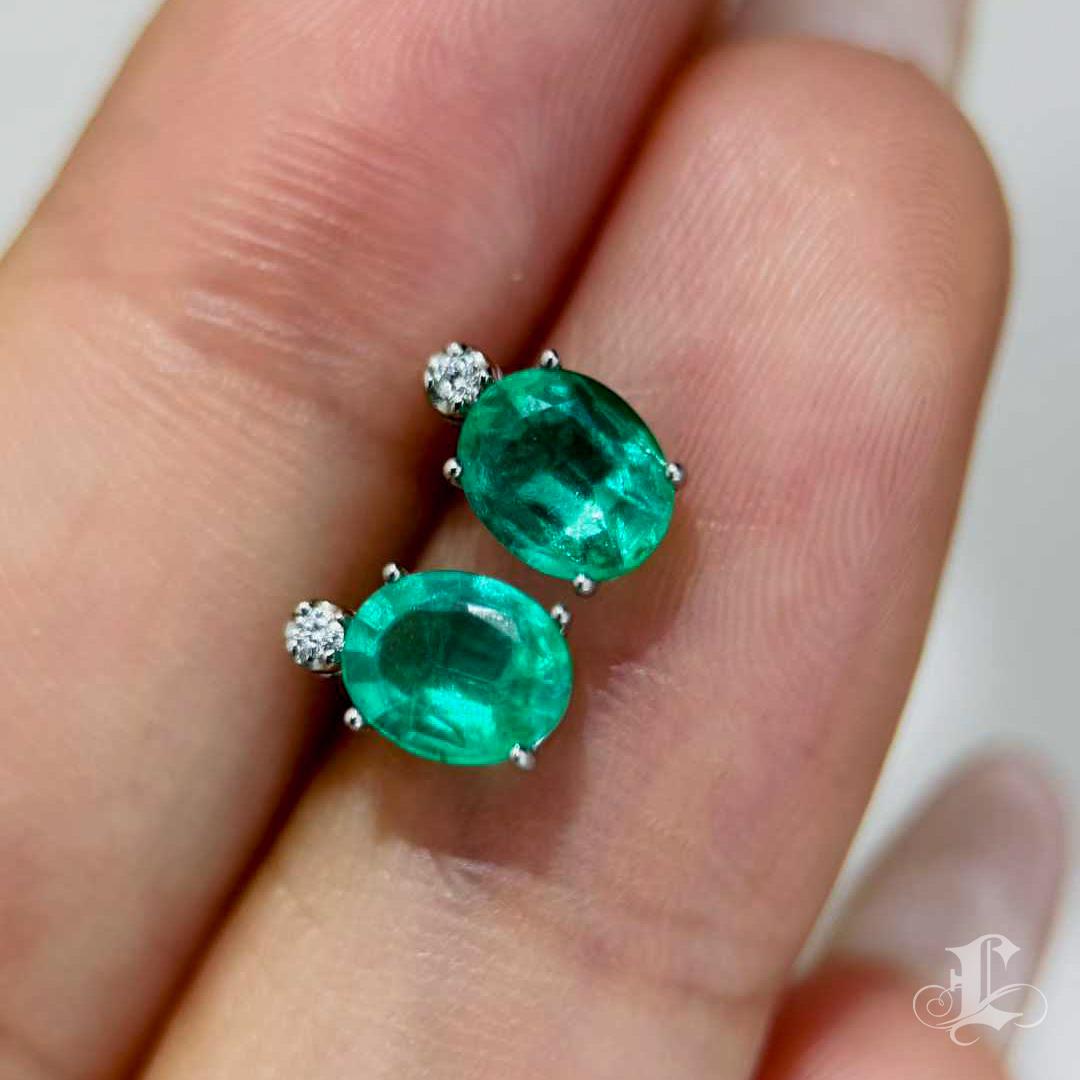 【Énigma】Pendientes de esmeralda verde vivo talla oval y diamantes en platino - 1,10ct en venta 2