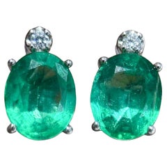 【Énigma】Vivid Green Oval-Cut Emerald & Diamond Platinum Stud Earrings — 1.10ct
