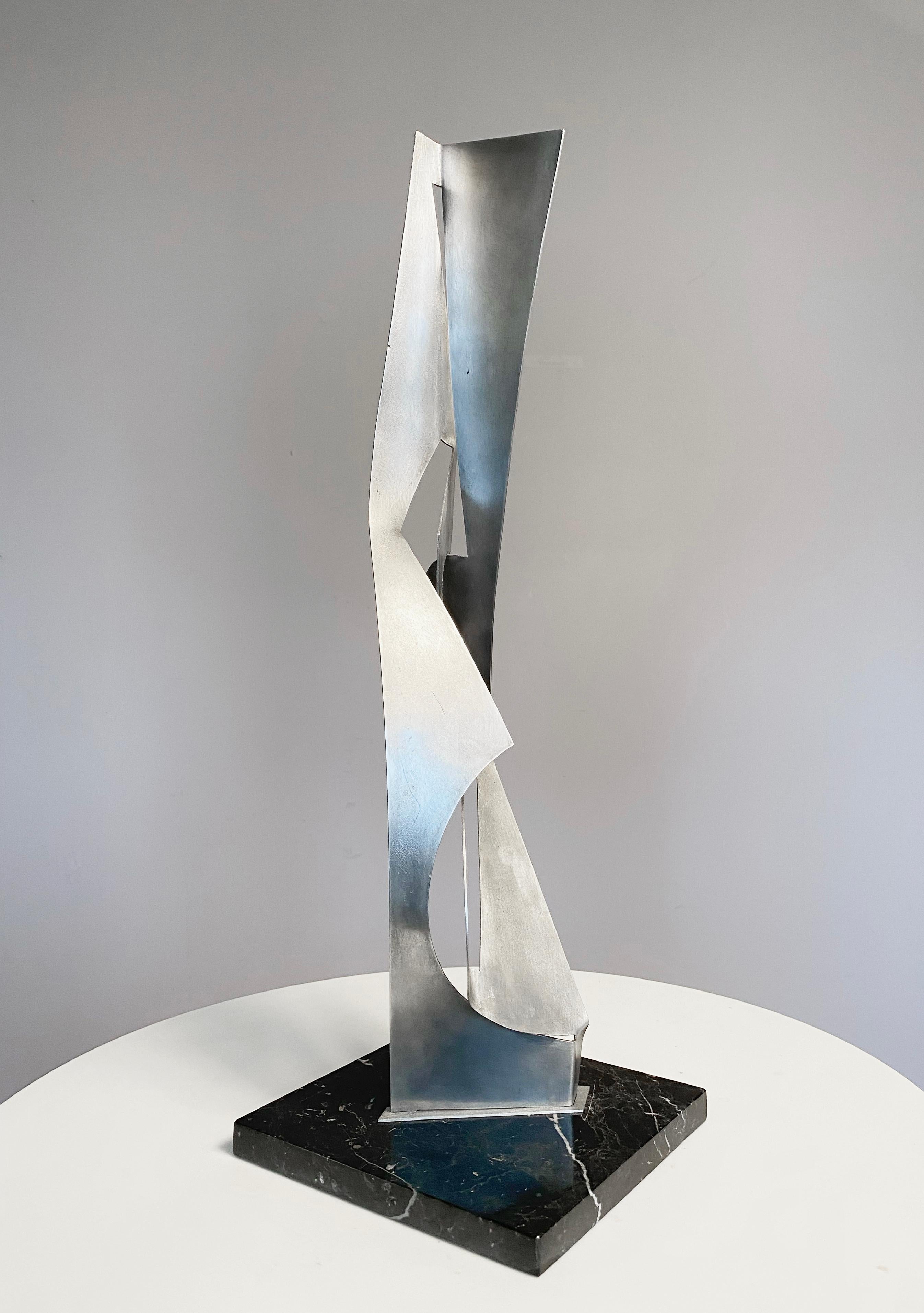 Moving Planes dates from the period in Iommi’s body of work that corresponds to the so-called “Baroque” period of Concrete Art. This is a sophisticated work that picks up exploring in new materials where Cubism left off. The appeal of this is its