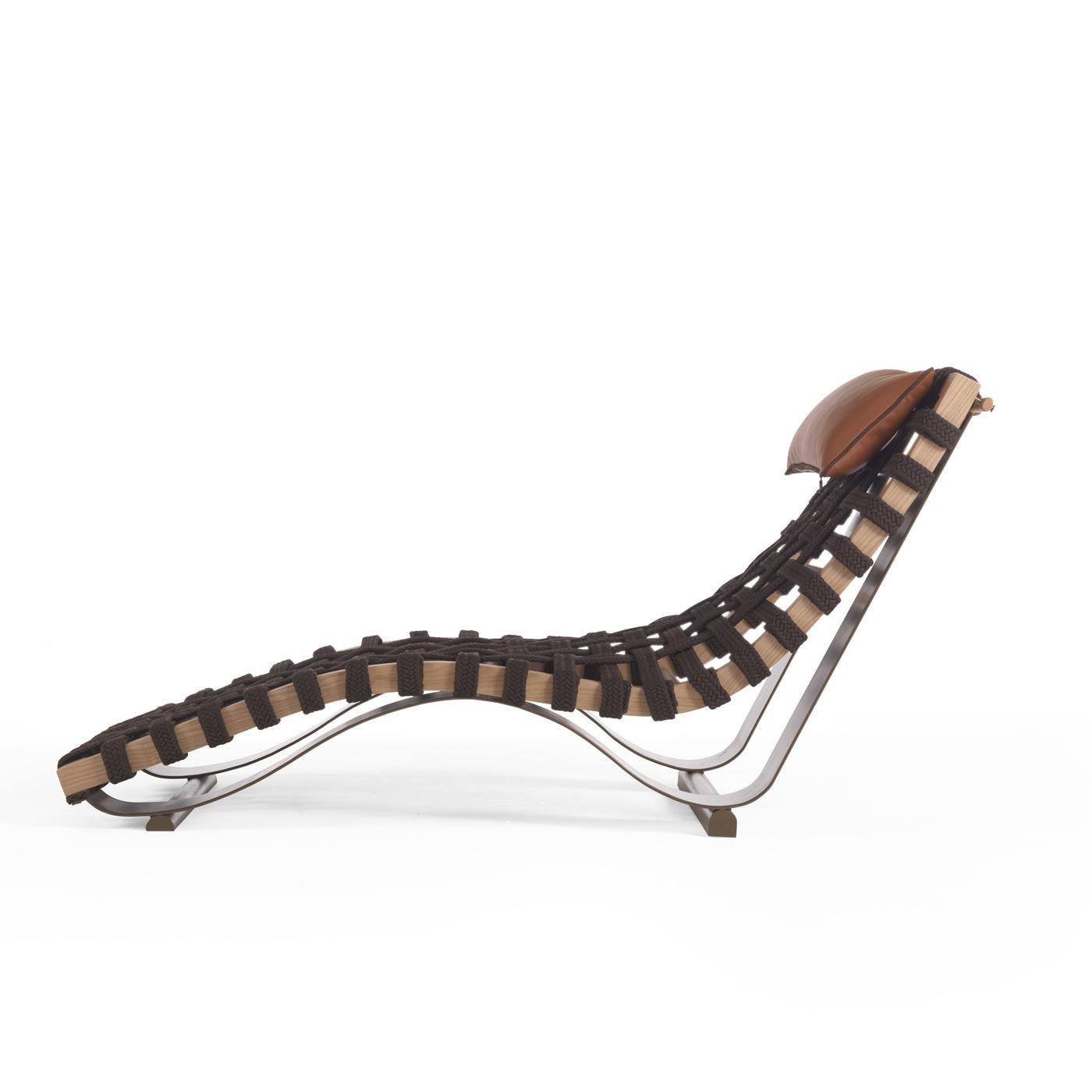 This chaise longue is an example of masterful craftsmanship combining various techniques and materials into a refined and sophisticated piece of functional decor. Boasting an elegant and sinuous silhouette exuding impeccable comfort, the sinuous