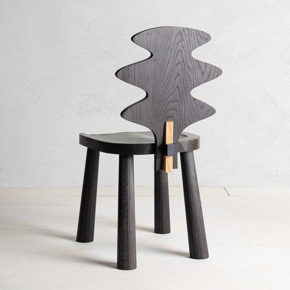 Postmoderno Sedia Enki in Oak ebanizzato di Mythology in vendita