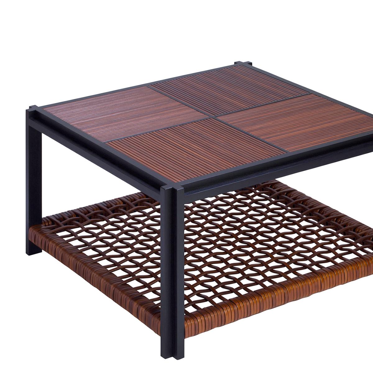 Coffee table enlaced leather with structure in solid walnut
wenge stained. Down top made with enlaced genuine brown 
leather. Up top made with genuine brown leather trims.

  