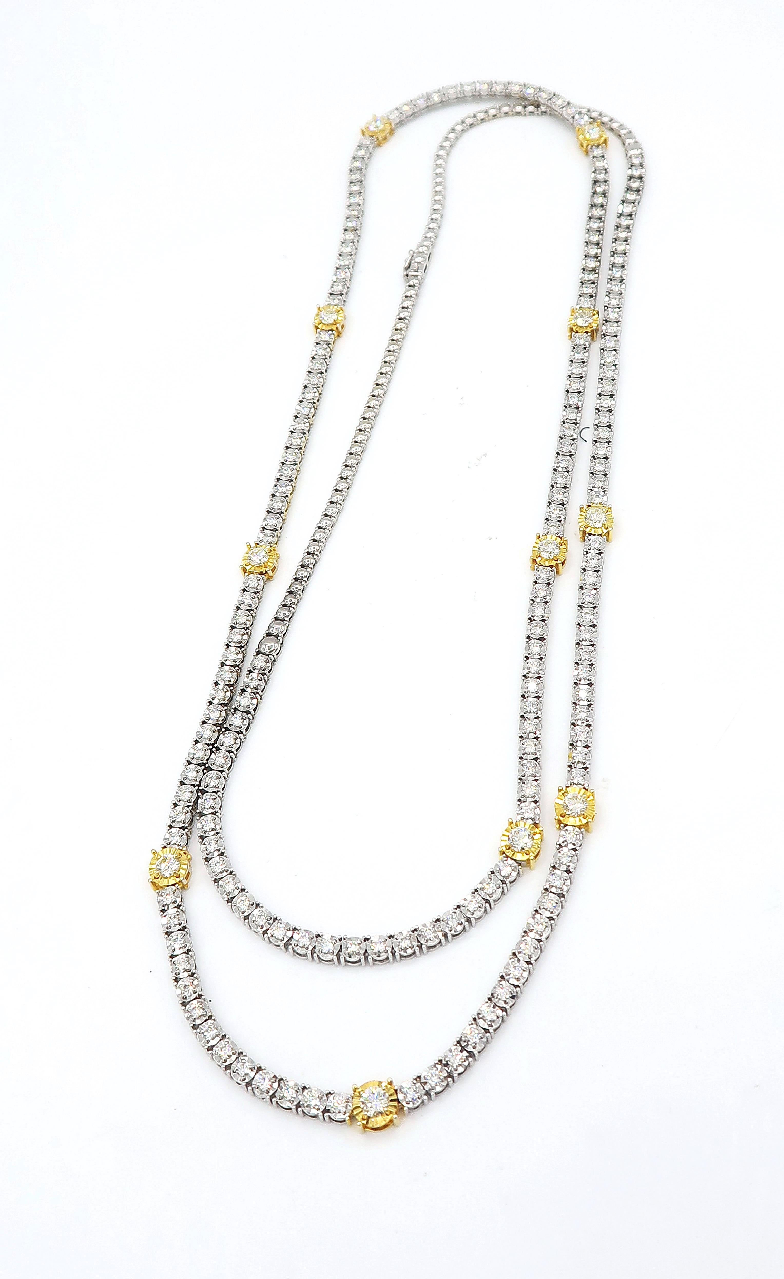 Enlarging Effect Diamond Long Necklace in 18 Karat White and Yellow Gold

Diamond: 8.77cts.
Gold: 18K 63.86g.