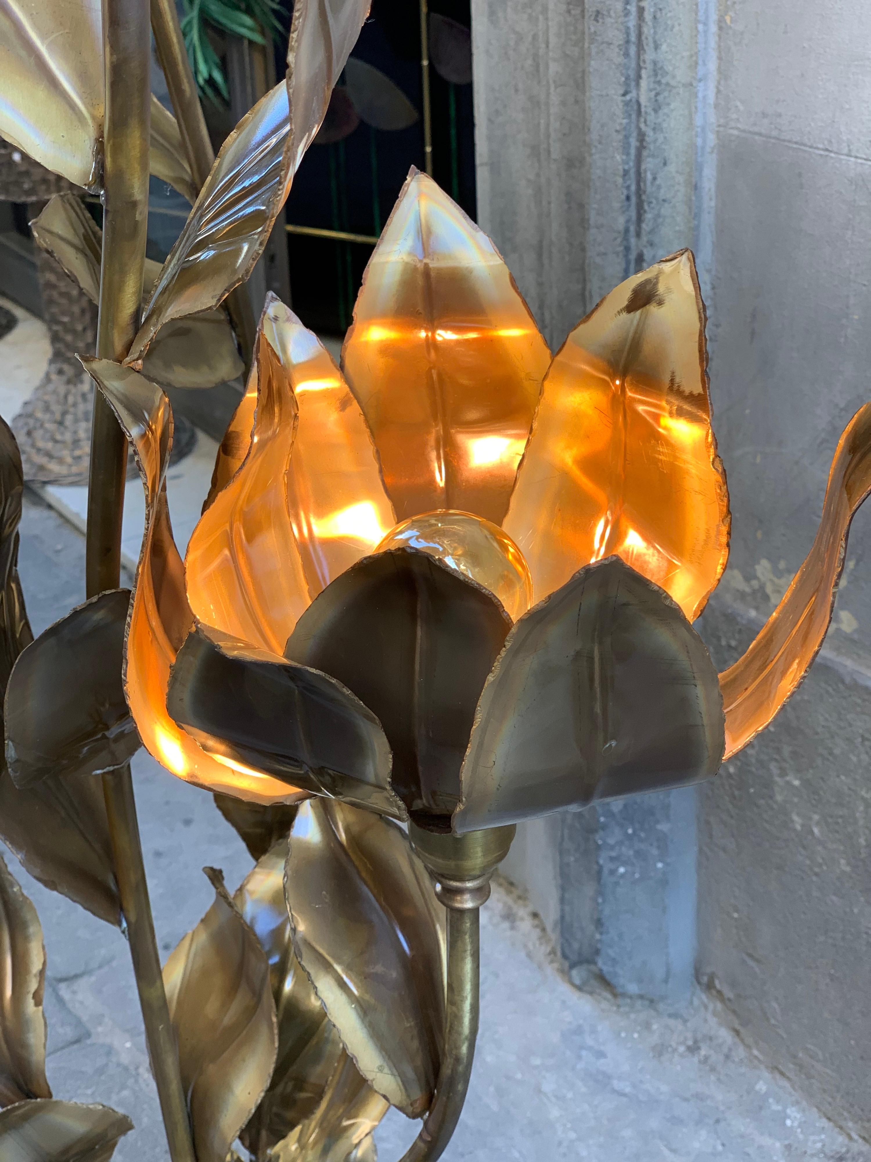Enlightening Plant Brass Leaves Floor Lamp, 1970s In Excellent Condition In Florence, IT