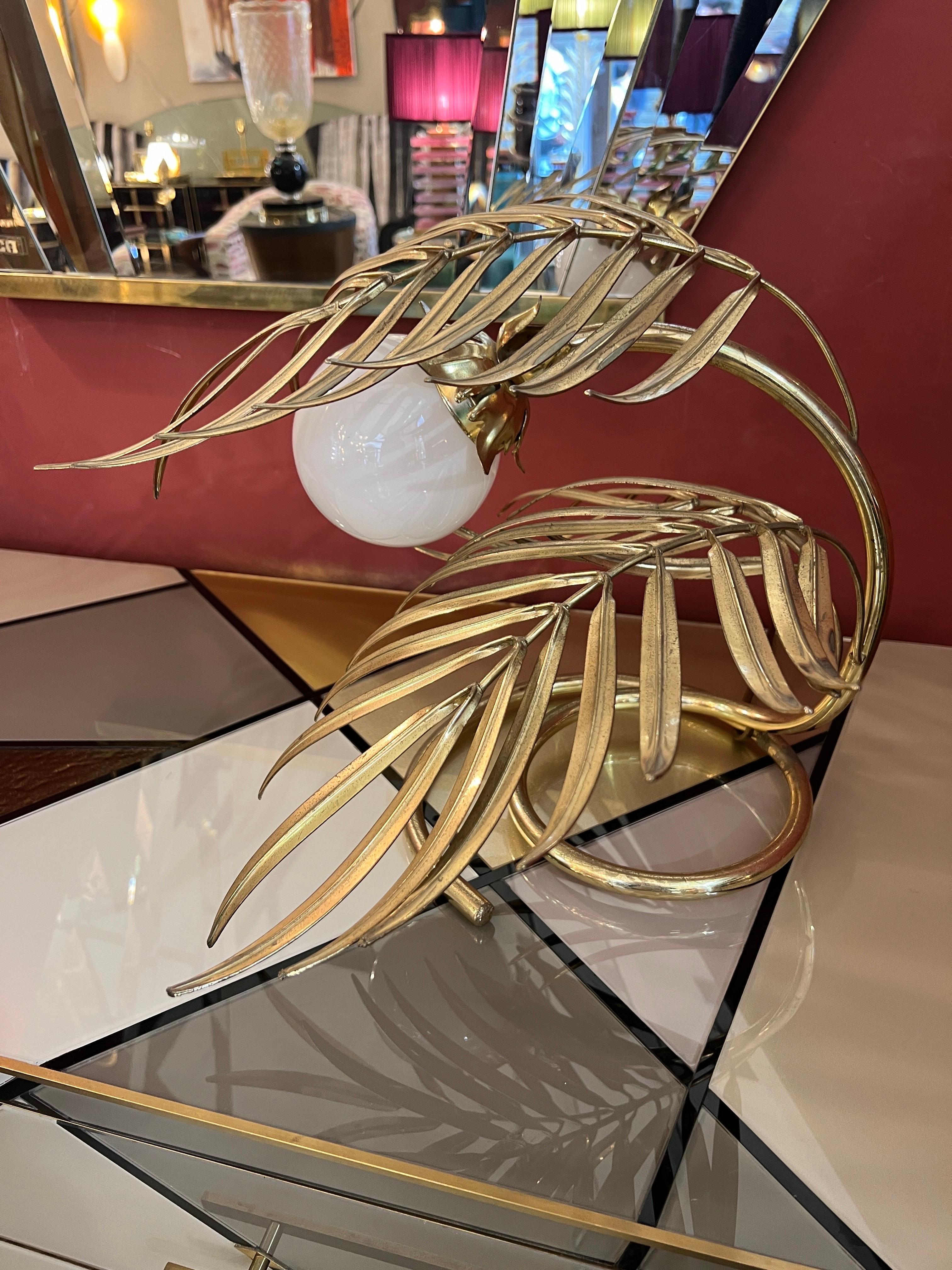 Late 20th Century Enlightening Plant Brass Leaves Table Lamp with White Glass Sphere 1980 For Sale
