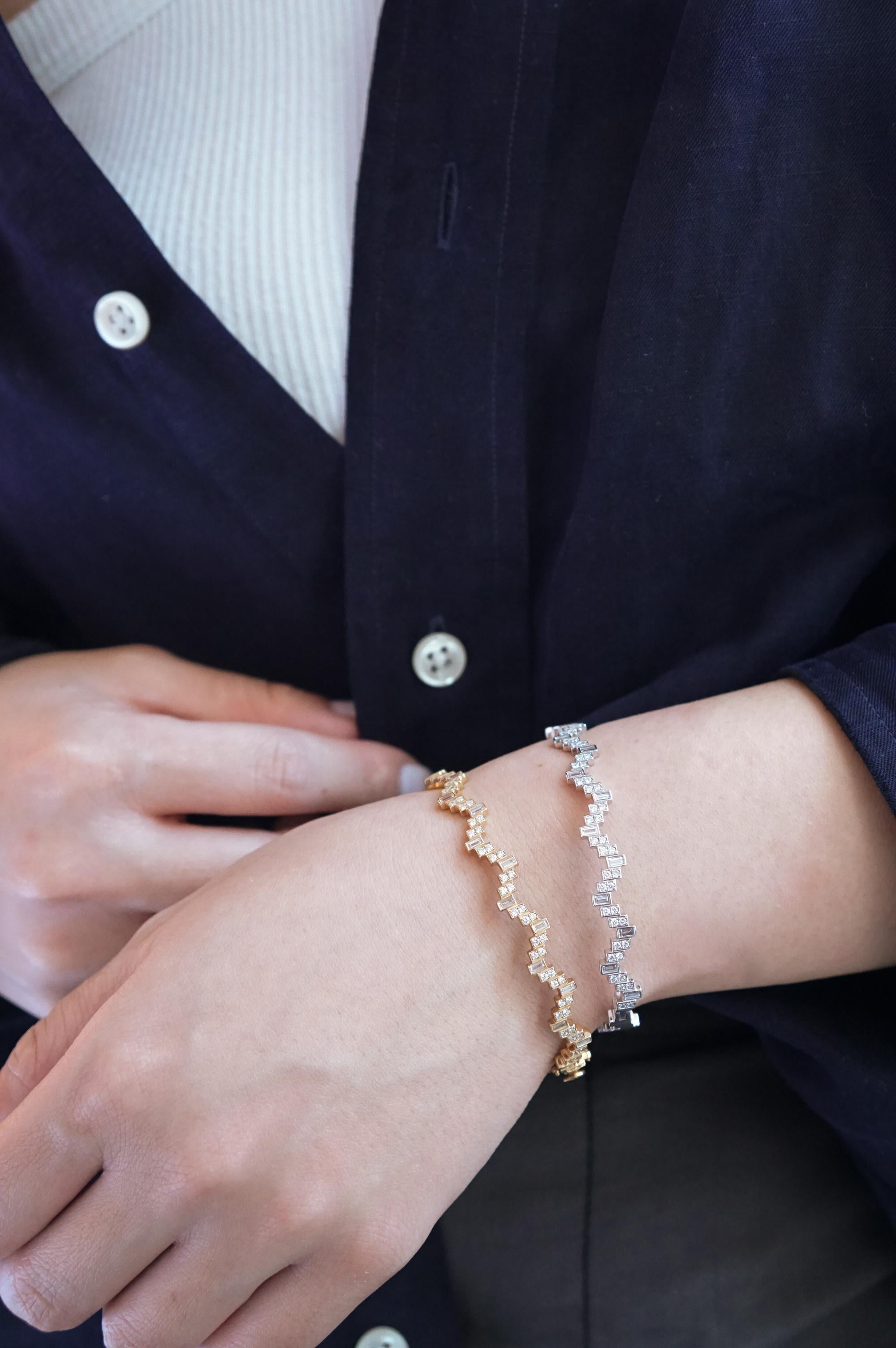 Bracelet Équilibrium en or jaune avec diamants baguettes et ronds Unisexe en vente