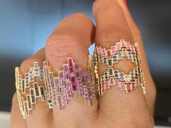 Anello Enlightenment Equilibrium con zaffiro blu rotondo e baguette tutto intorno