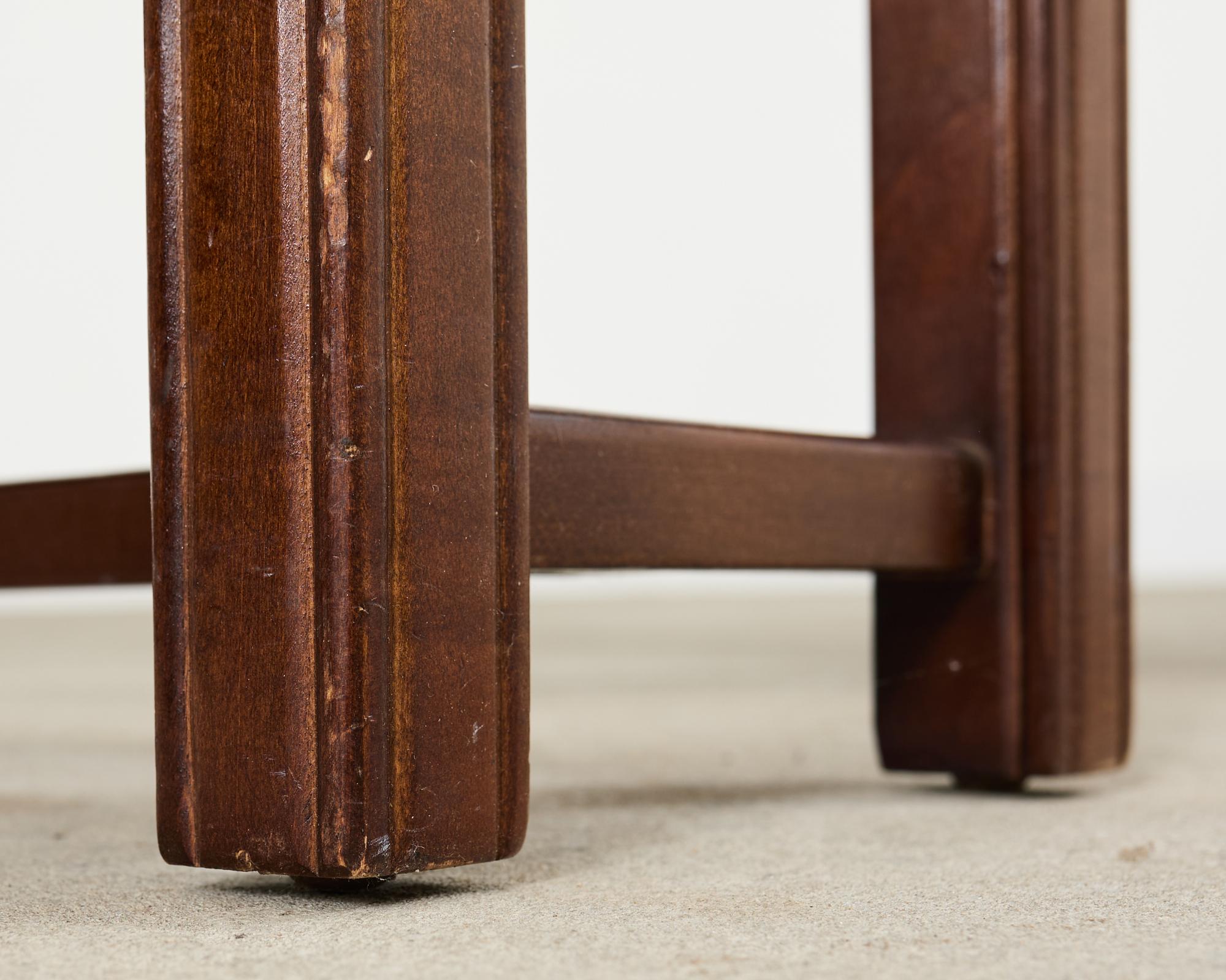 Tabouret allongé en cuir d'acajou de style géorgien en vente 3