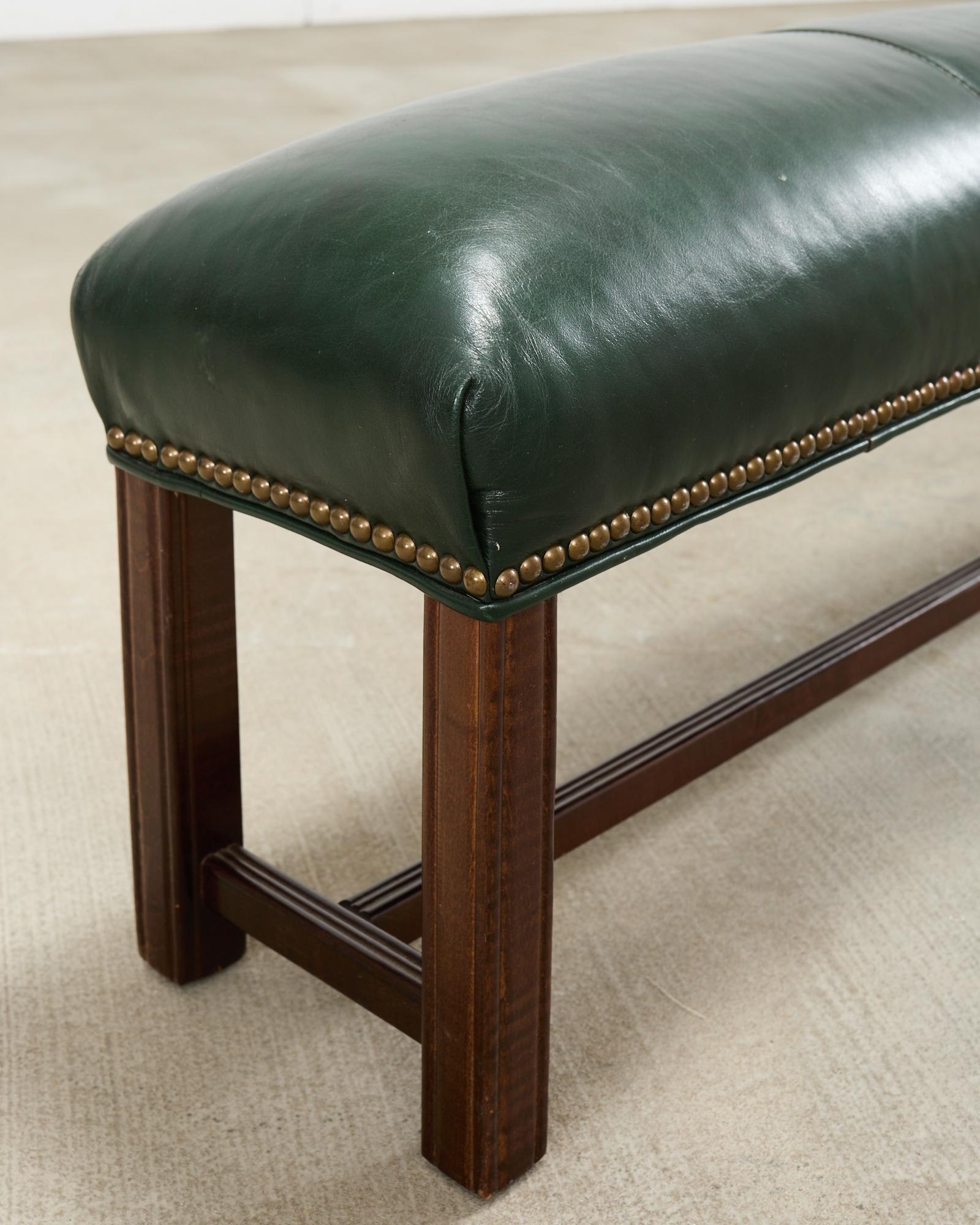 Tabouret allongé en cuir d'acajou de style géorgien en vente 6