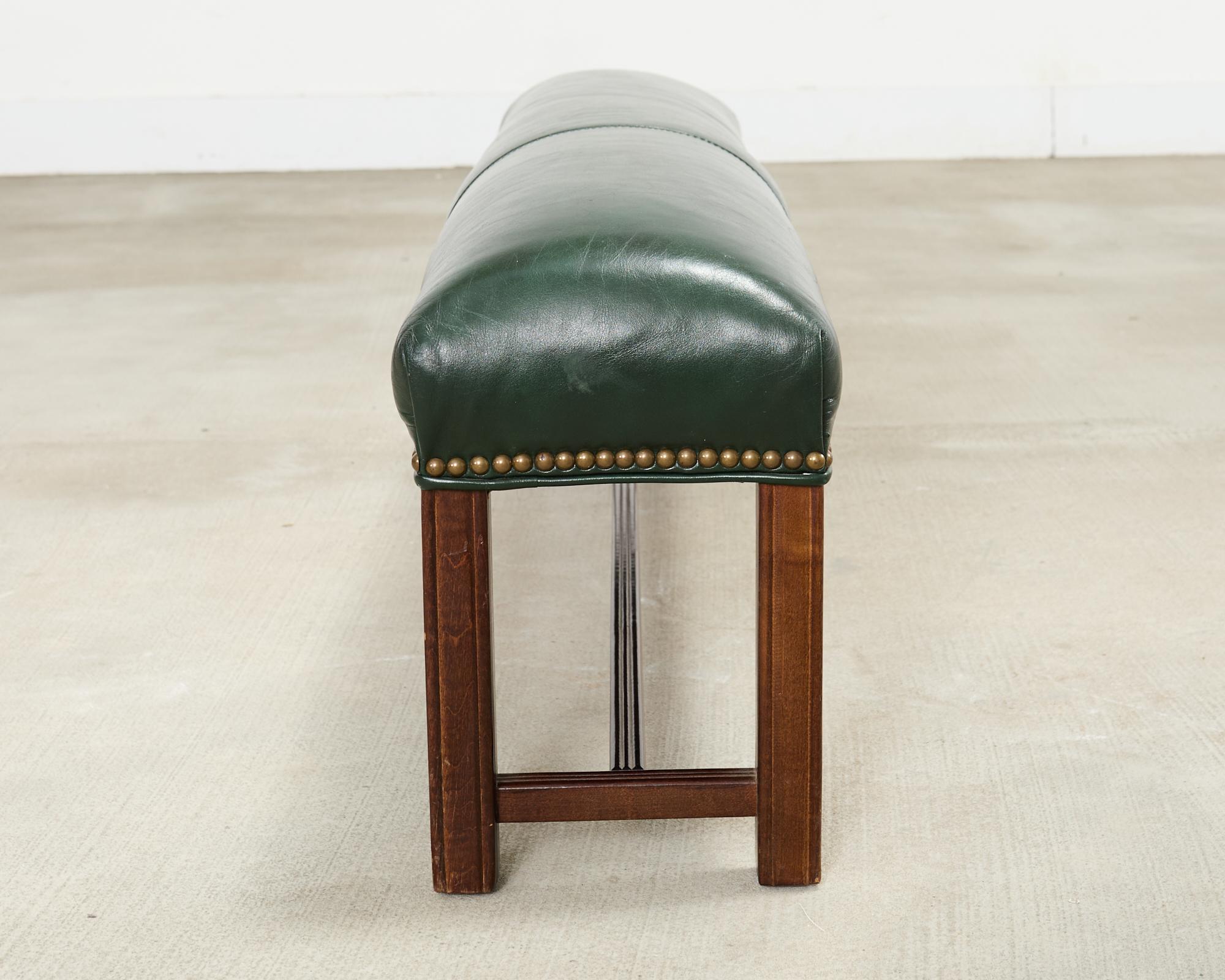 Laiton Tabouret allongé en cuir d'acajou de style géorgien en vente