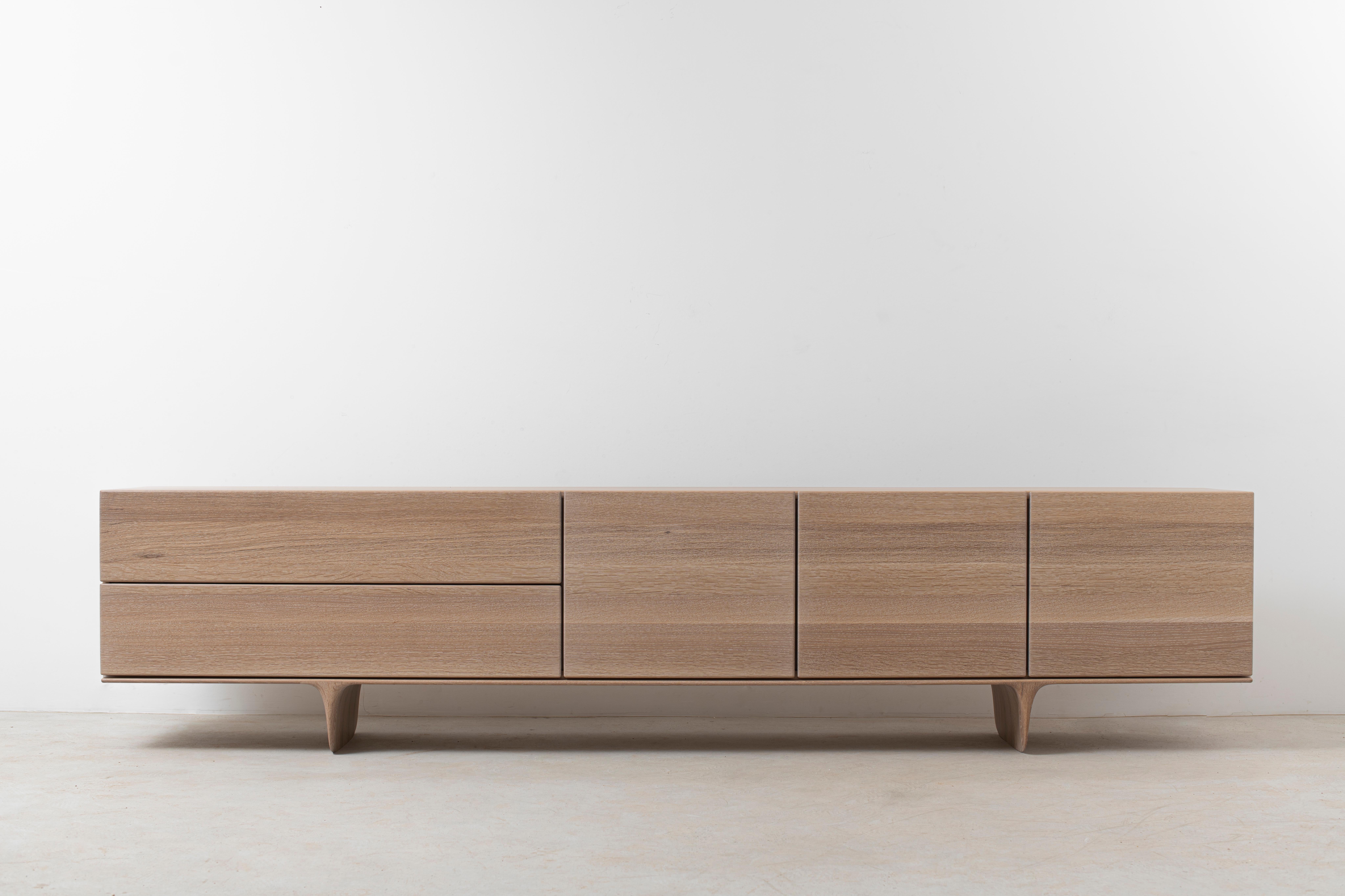 Canadese Credenza Ennah in rovere massiccio bianco di Izm Design in vendita