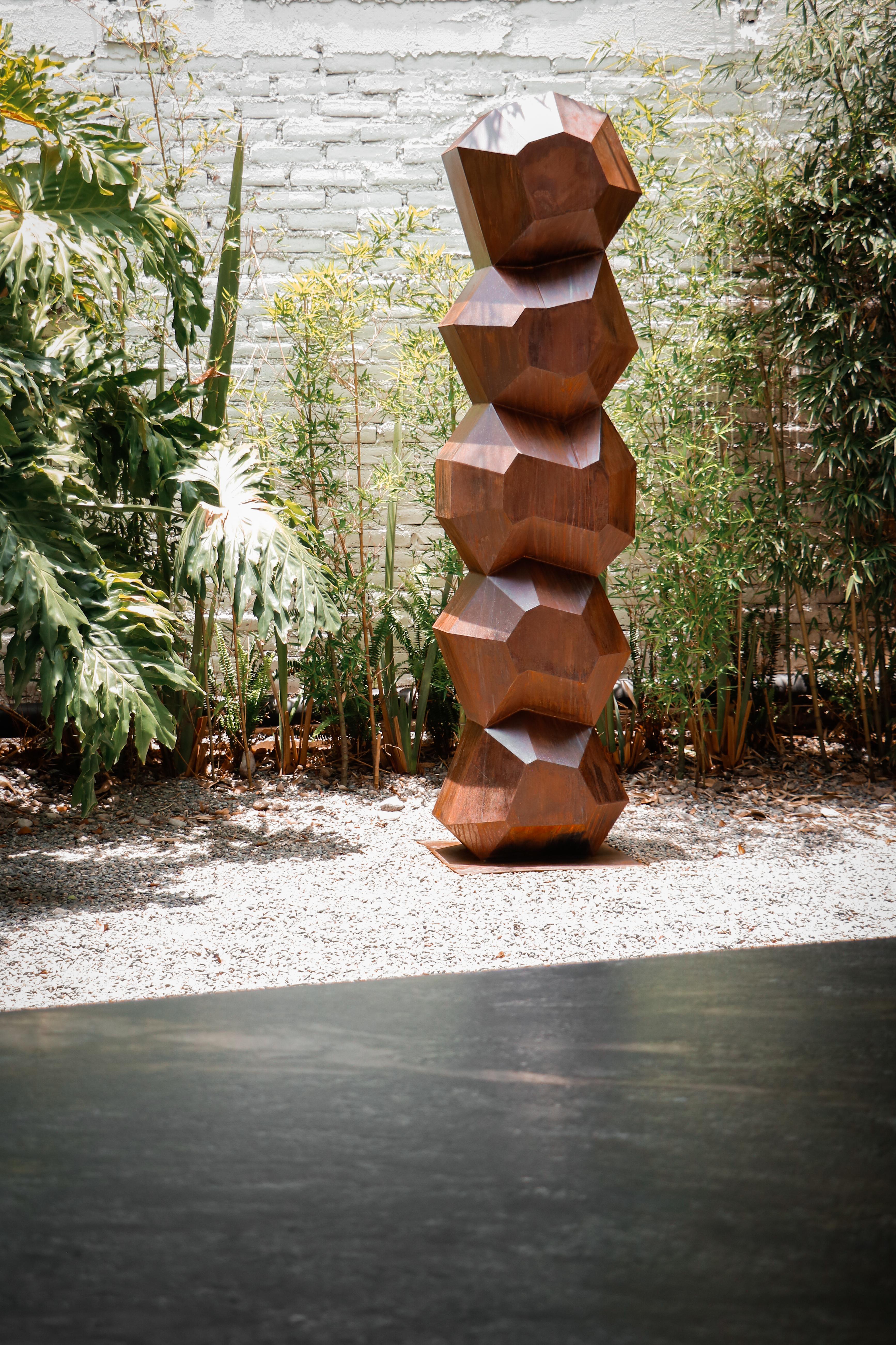 ONIX - Outdoor collectionable standing sculpture - Beige Abstract Sculpture by ENNAIA