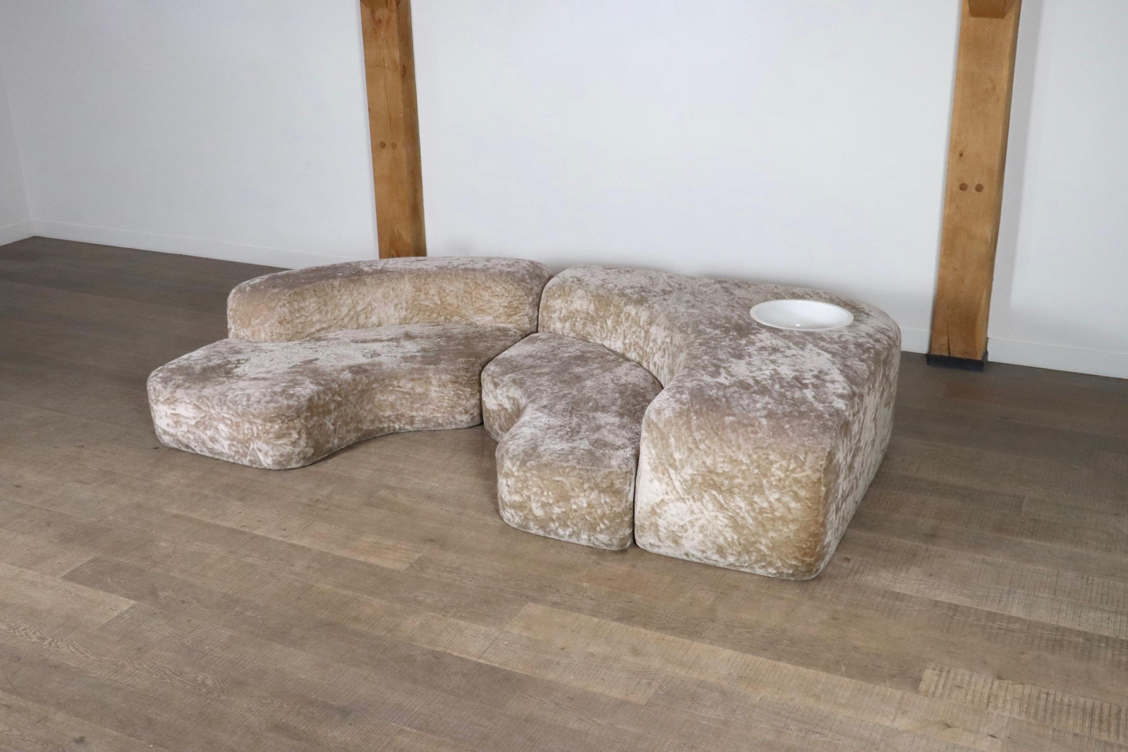 Ennio chiggio Environ One sofa for Nikol International, Italy 1970s in original fabric.

This rare sofa exemplifies the seventies Italian design. Created by the renowned Italian designer, Ennio Chiggio, this sofa is a true masterpiece that