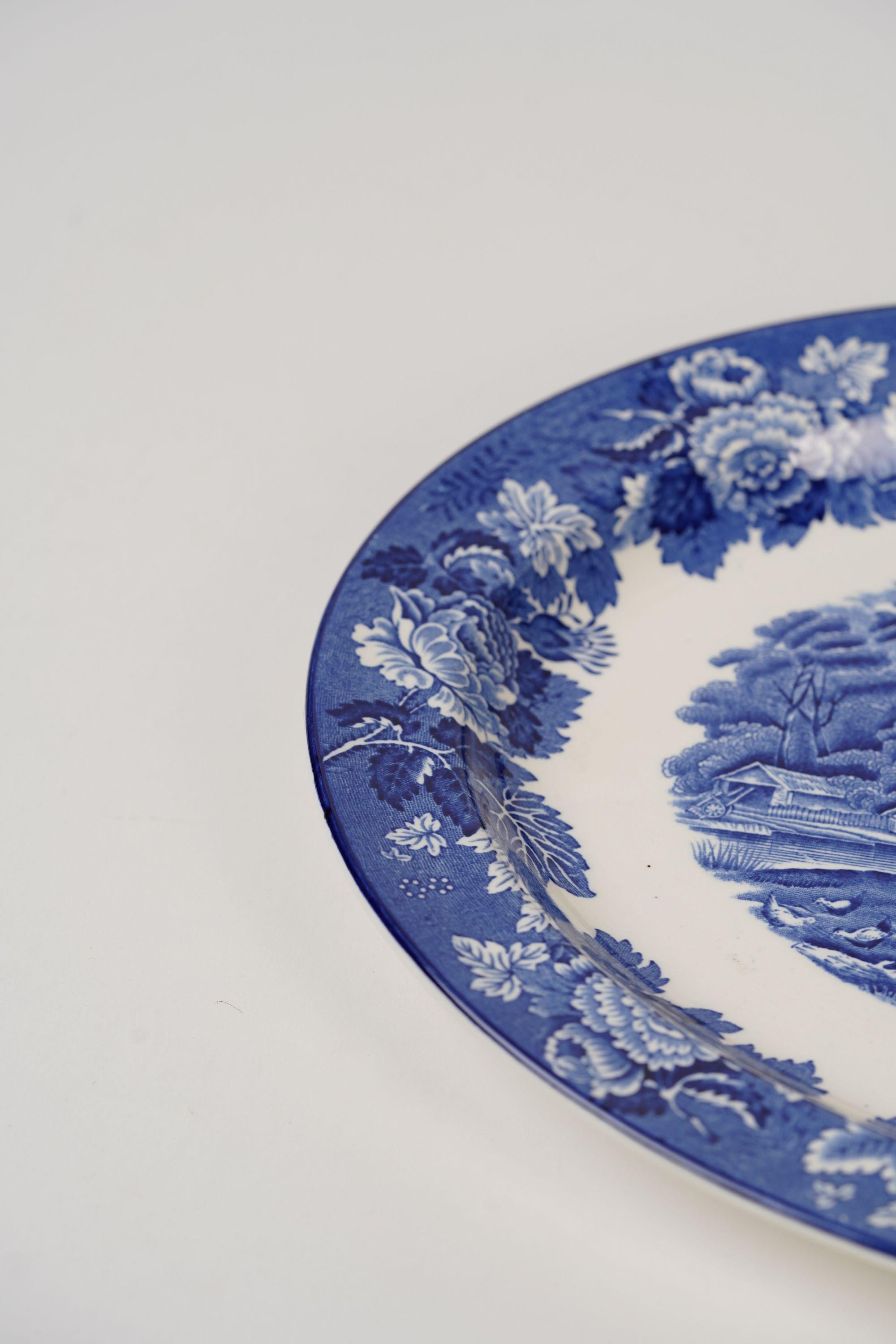 Britannique Plat décoratif anglais bleu et blanc d'Enoch Wood, Angleterre en vente