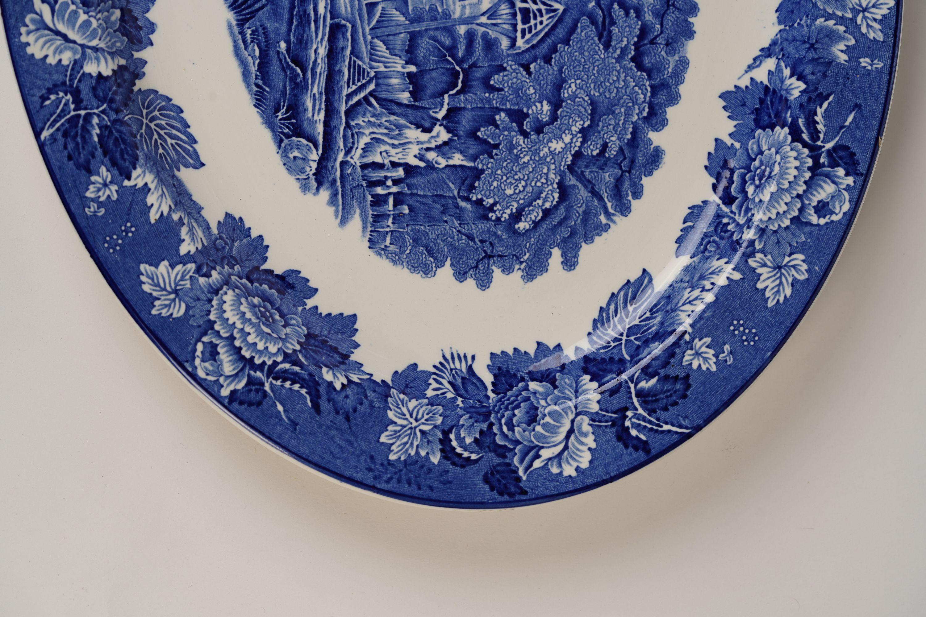 20ième siècle Plat décoratif anglais bleu et blanc d'Enoch Wood, Angleterre en vente