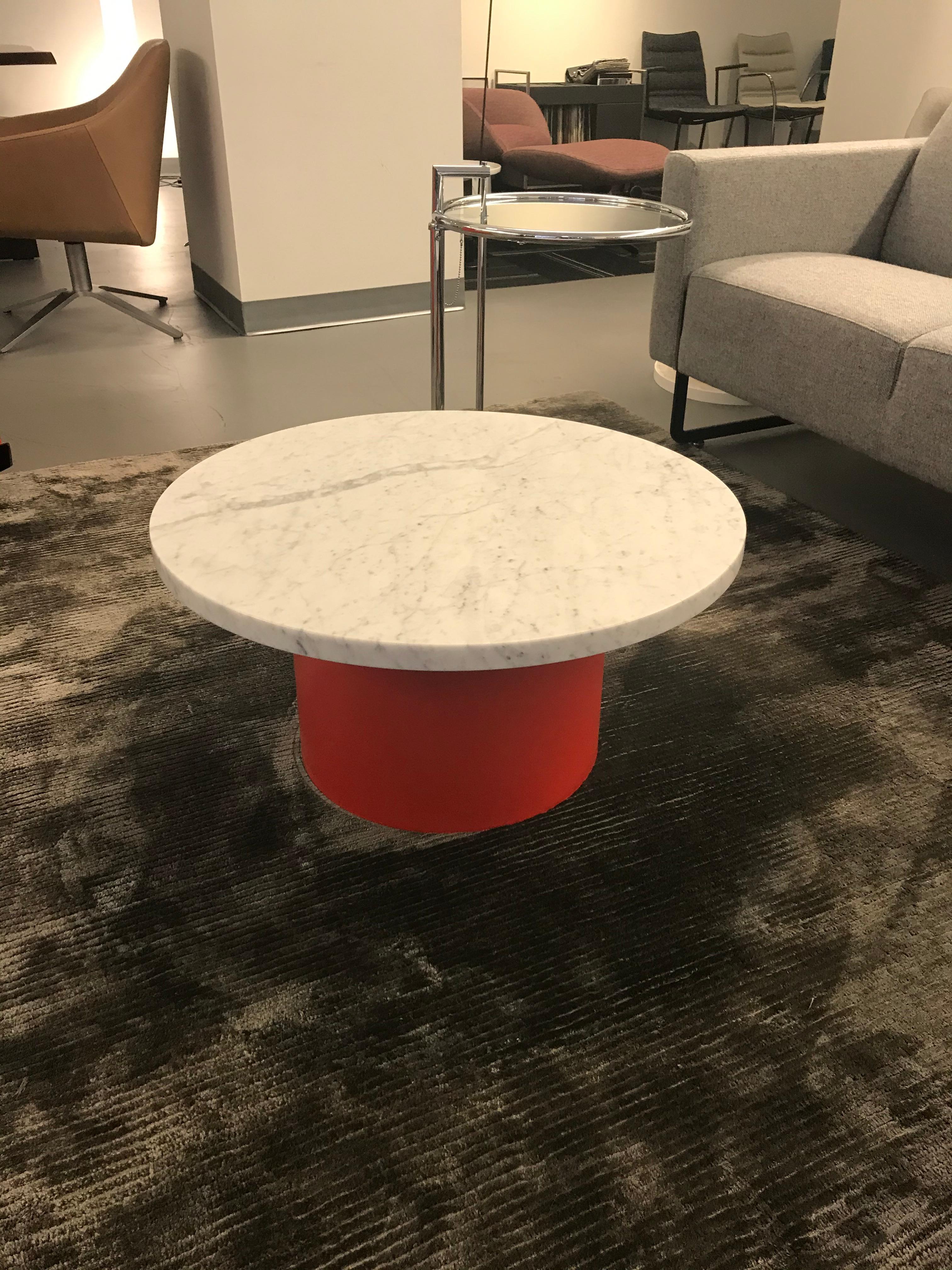 With the smart and playful side table ENOKI, e15 introduces marble for the collection, applying it to novel form. Cleverly toying with material, color and dimensions, the versatile side table presents a combinations of rich marble and solid wood and