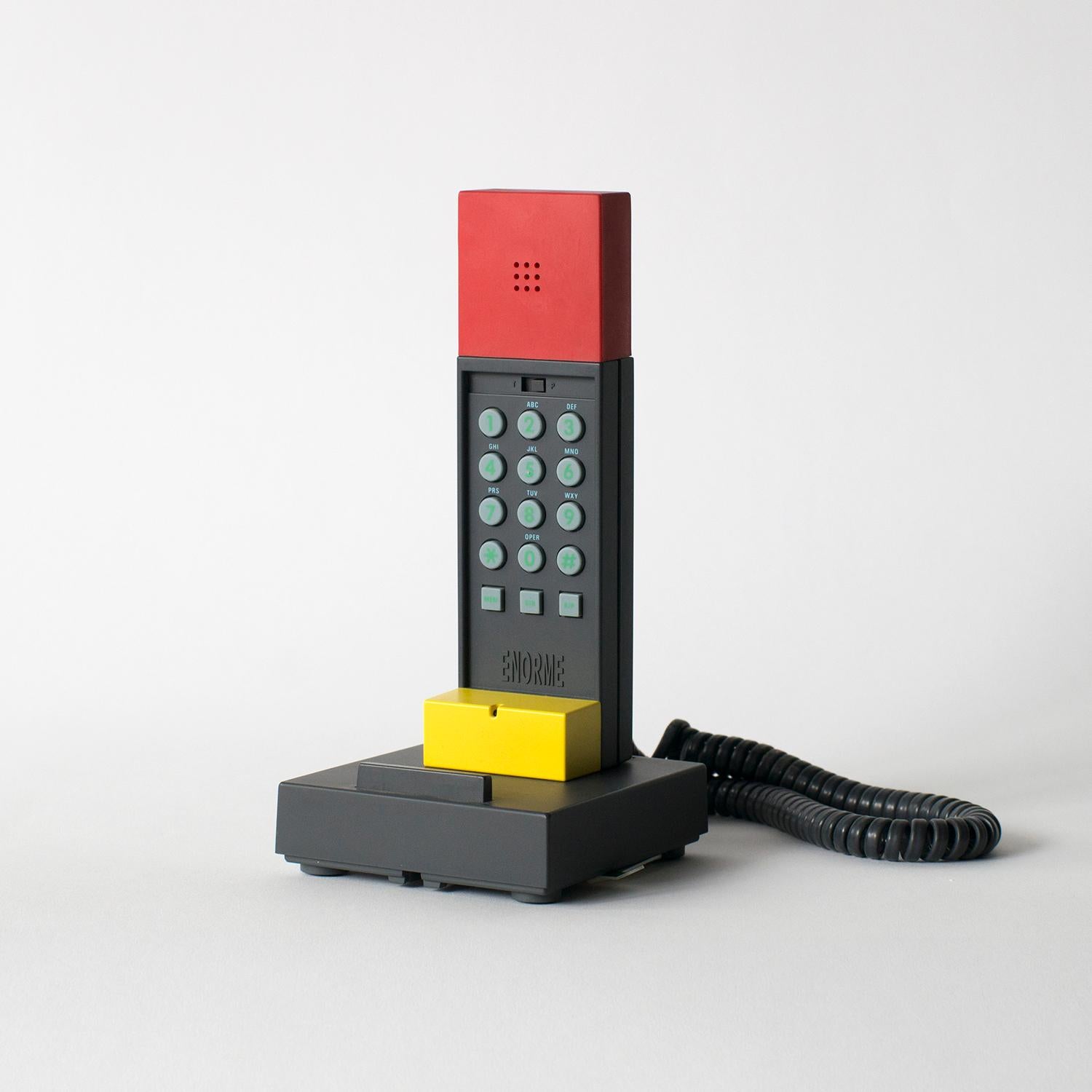 Enorme telephone. Mint condition with box. We think that it's difficult to use telephone now. Rather displaying. 
