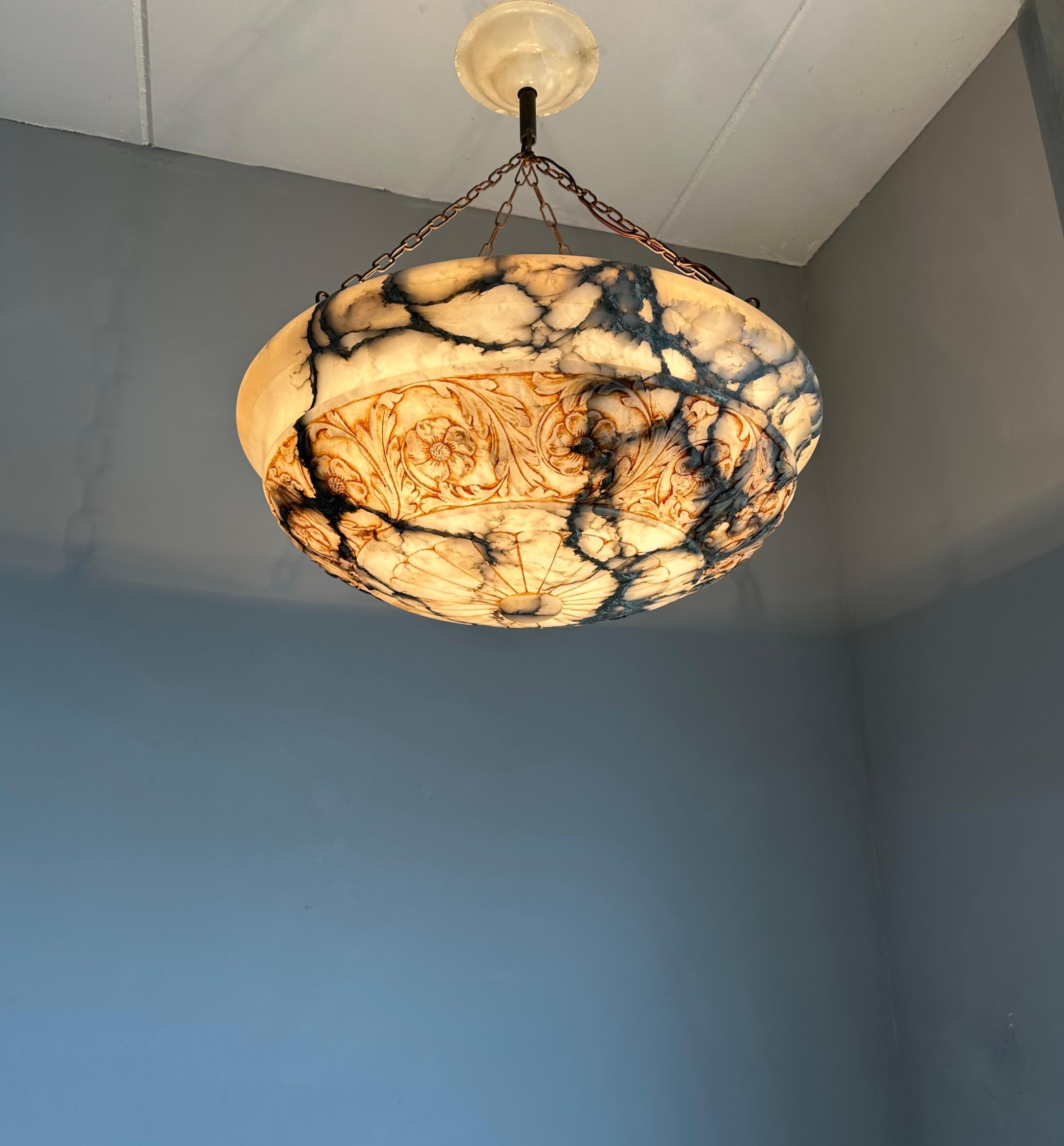 Enormous 25.2Ø Hand Carved Antique Alabaster Floral Pendant / Chandelier 1910s en vente 3